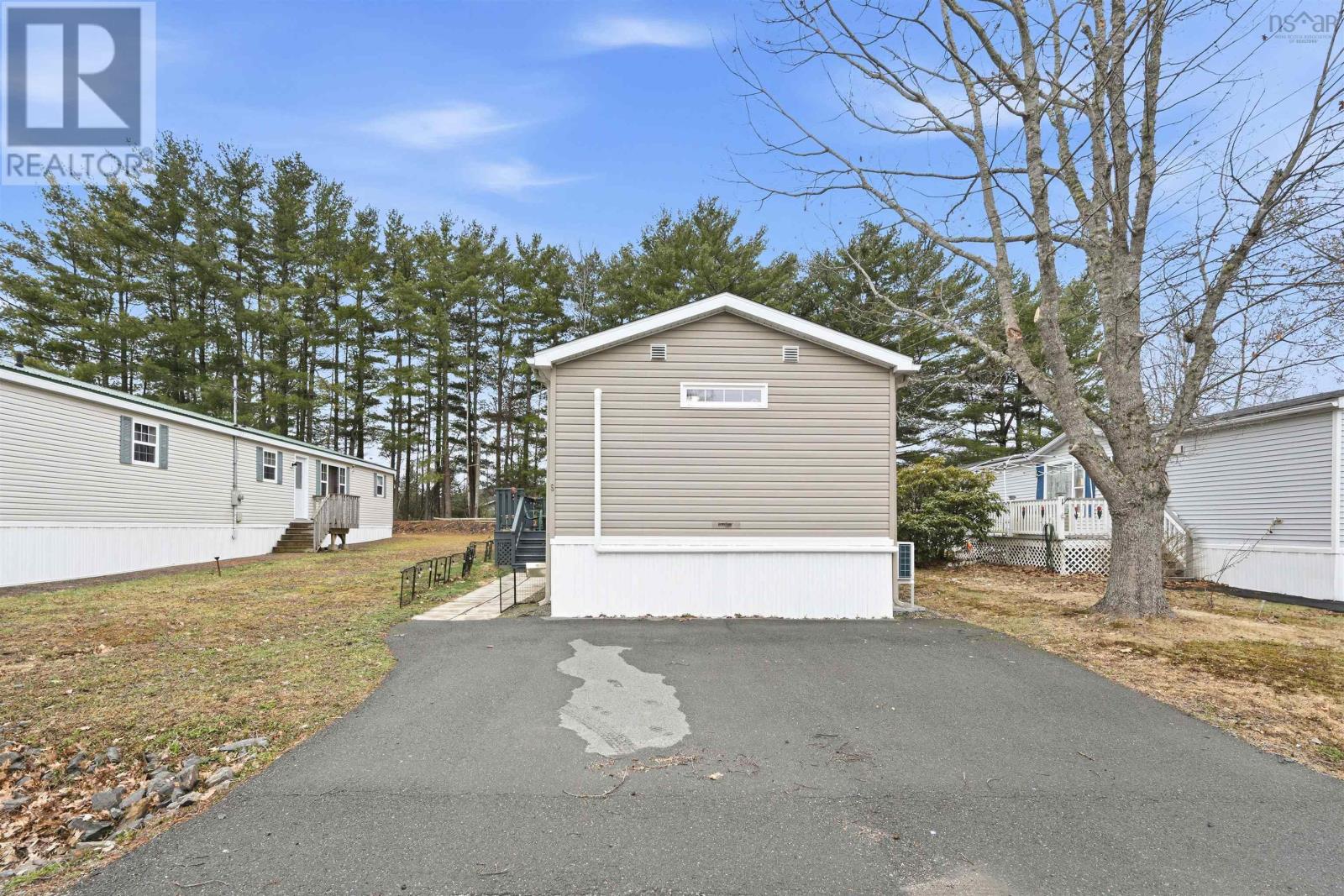 5 Spring Crescent, Bridgewater, Nova Scotia  B0J 2M0 - Photo 31 - 202609160