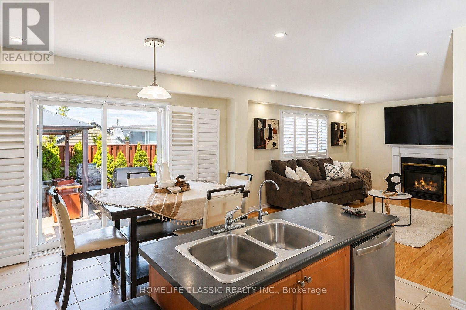 101 Botavia Downs Drive, Brampton, Ontario  L7A 3P6 - Photo 4 - W13063616