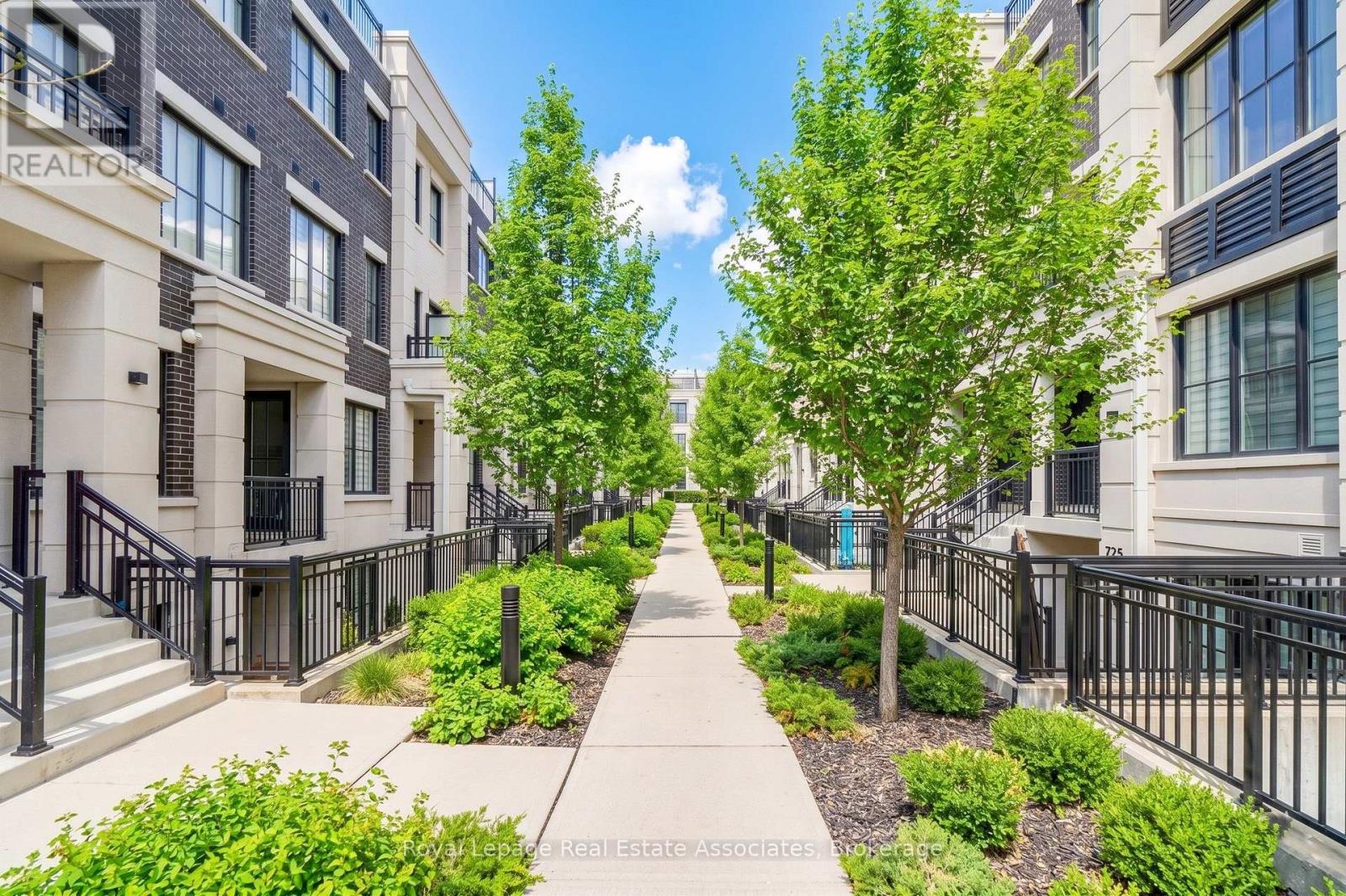 511 - 657 Cricklewood Drive, Mississauga, Ontario  L5G 0B8 - Photo 2 - W13063632