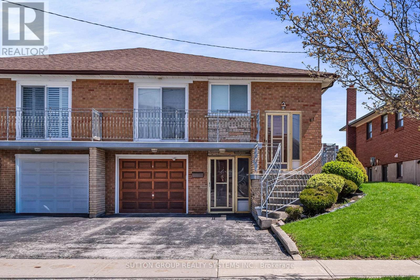 61 BAMFORD CRESCENT, Toronto, Ontario