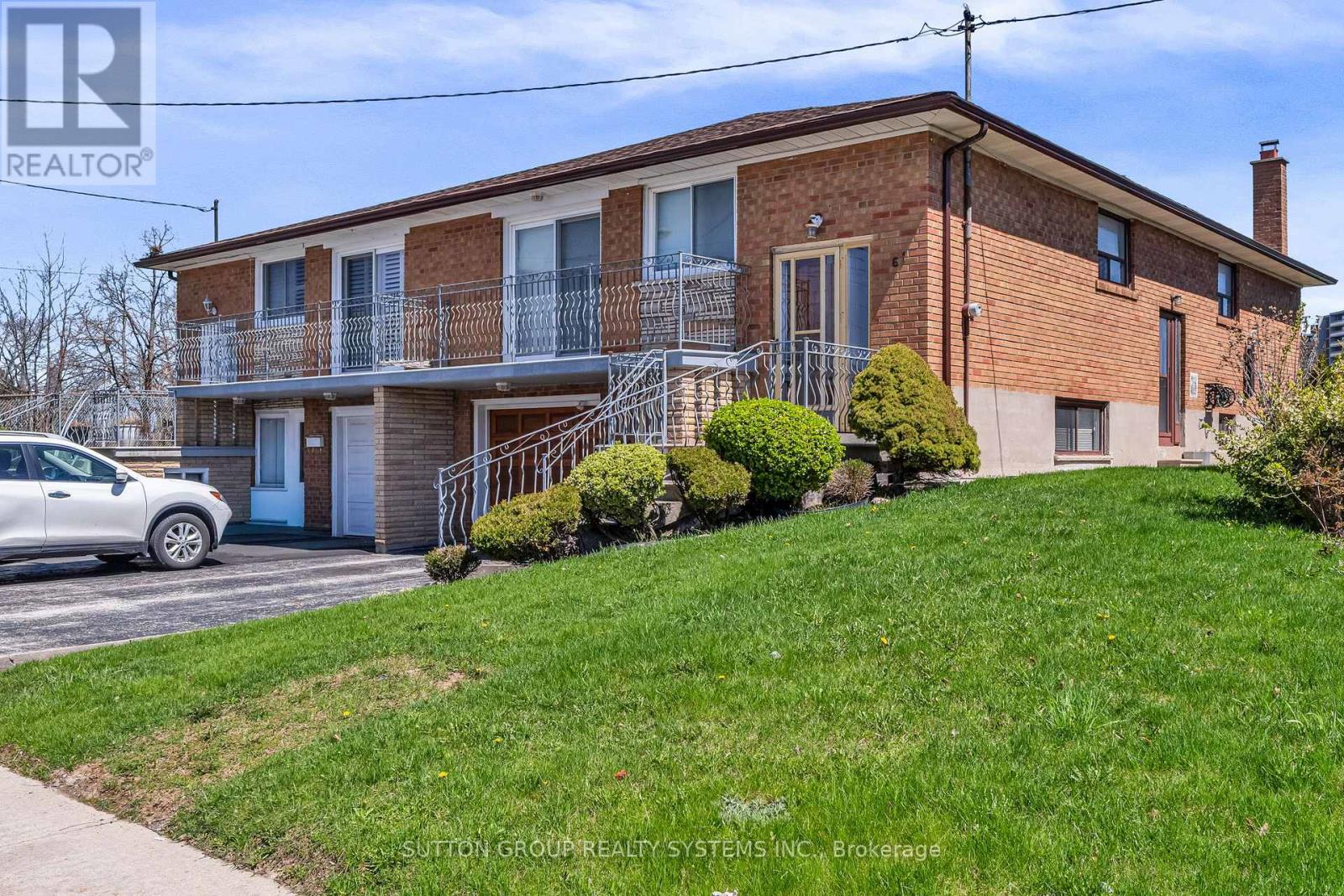 61 Bamford Crescent, Toronto, Ontario  M3N 1T8 - Photo 2 - W13063636