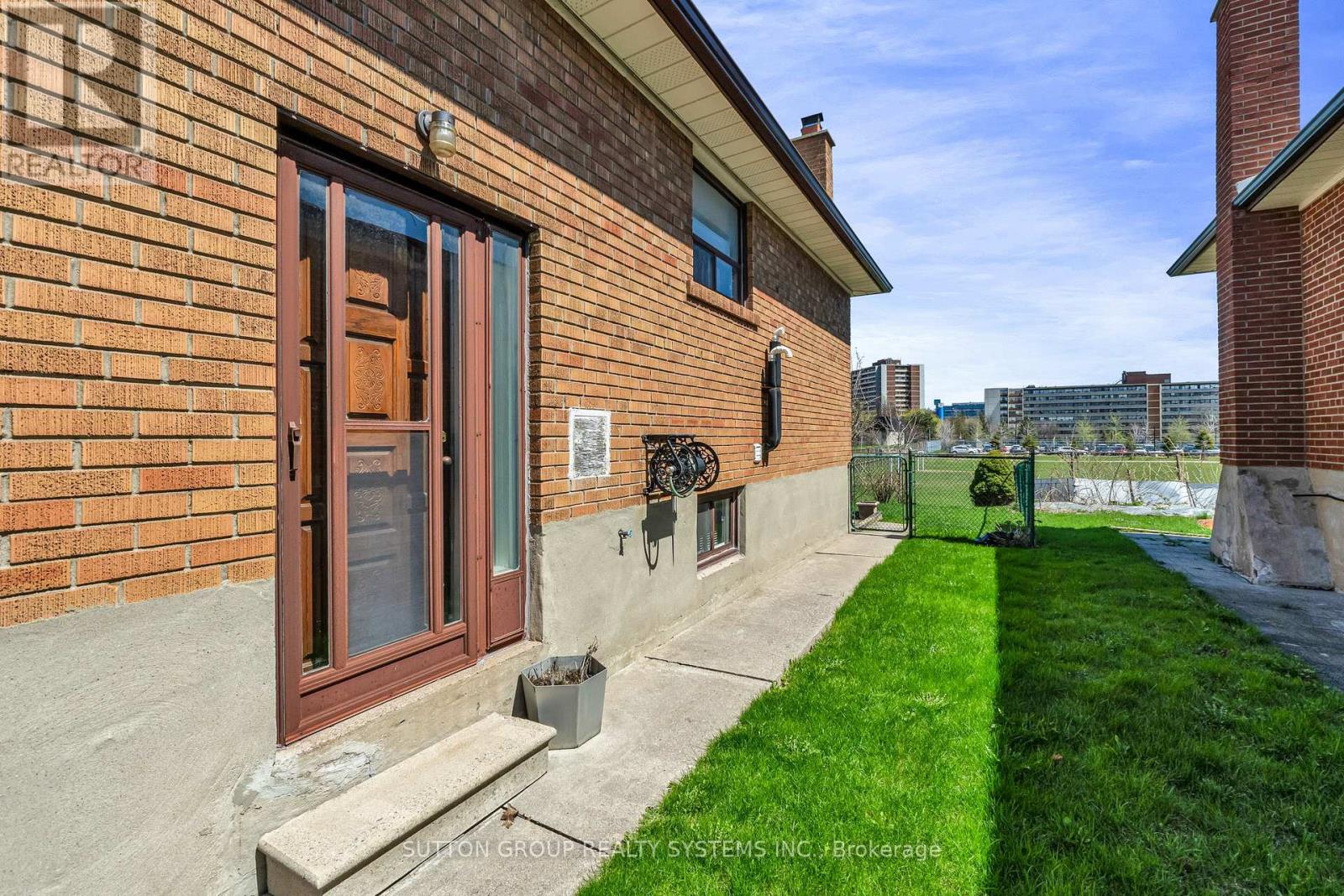 61 Bamford Crescent, Toronto, Ontario  M3N 1T8 - Photo 3 - W13063636