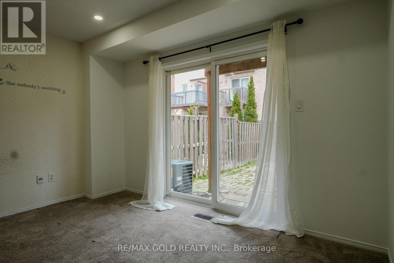 7059 Fairmeadow Crescent, Mississauga, Ontario  L5N 8R6 - Photo 3 - W13063646