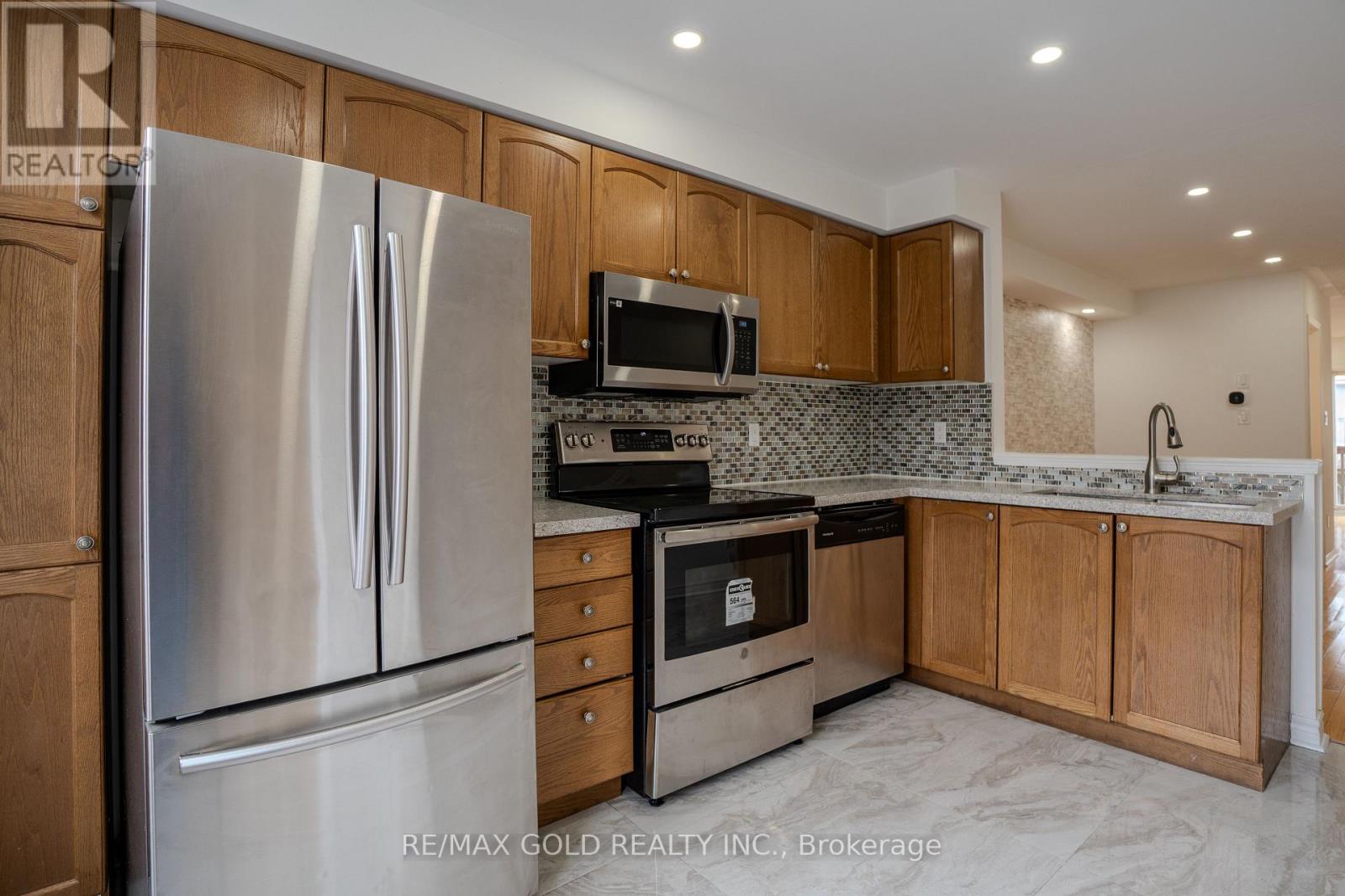 7059 Fairmeadow Crescent, Mississauga, Ontario  L5N 8R6 - Photo 5 - W13063646