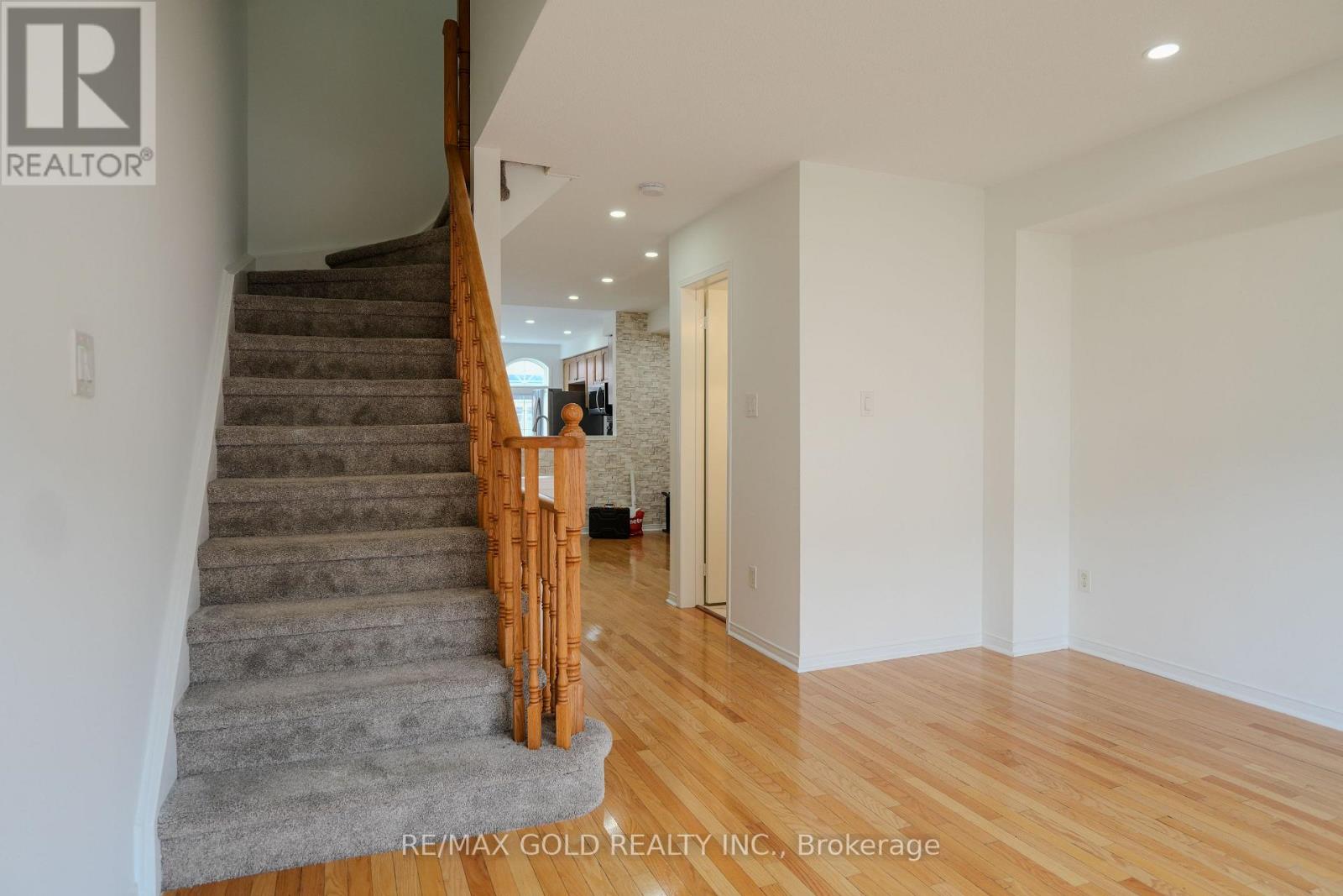 7059 Fairmeadow Crescent, Mississauga, Ontario  L5N 8R6 - Photo 8 - W13063646