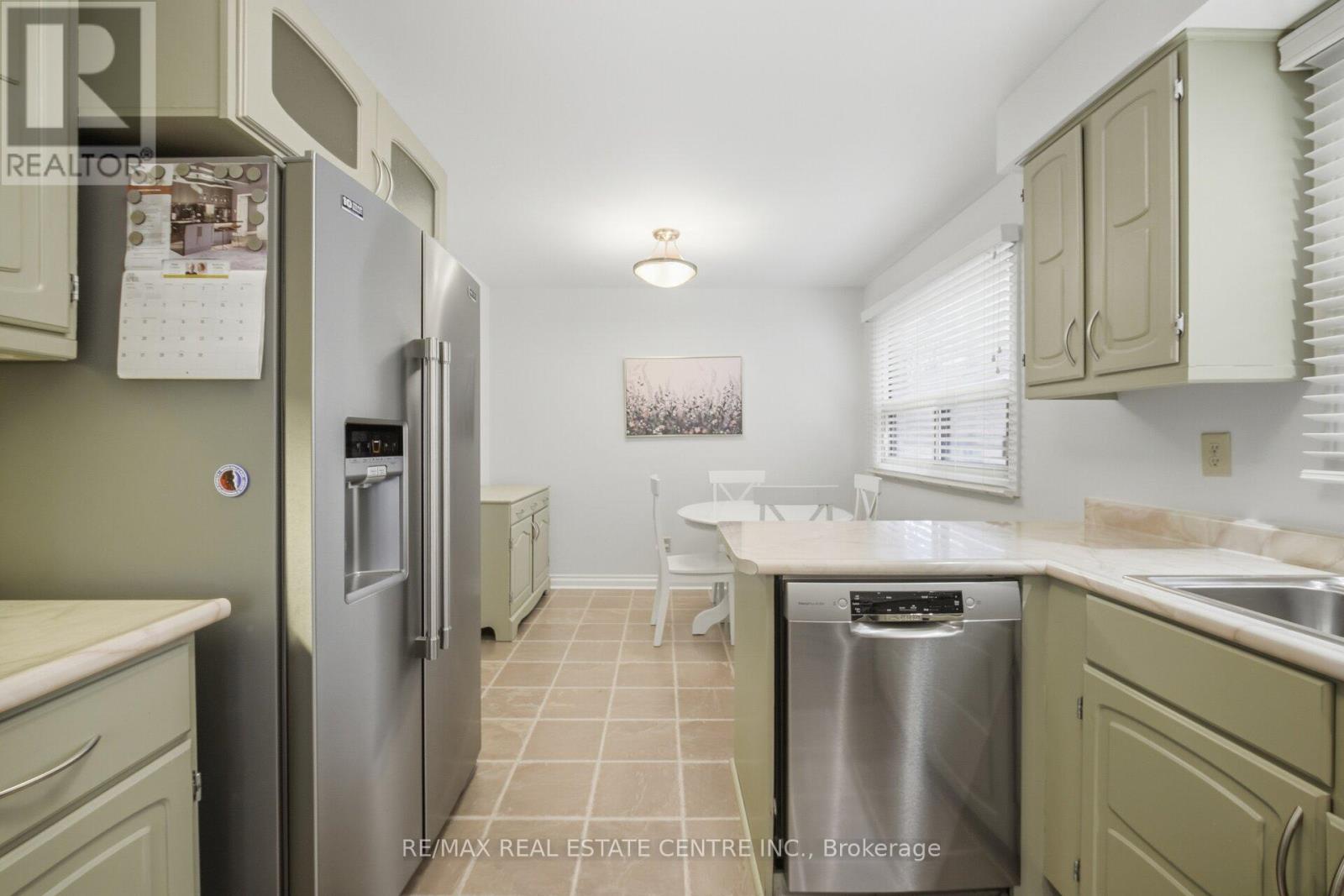 1596 Lewes Way, Mississauga, Ontario  L4W 3L2 - Photo 13 - W13063792