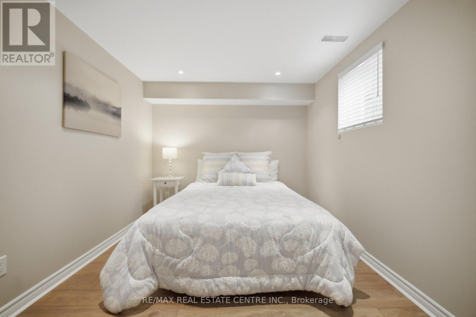 1596 Lewes Way, Mississauga, Ontario  L4W 3L2 - Photo 35 - W13063792