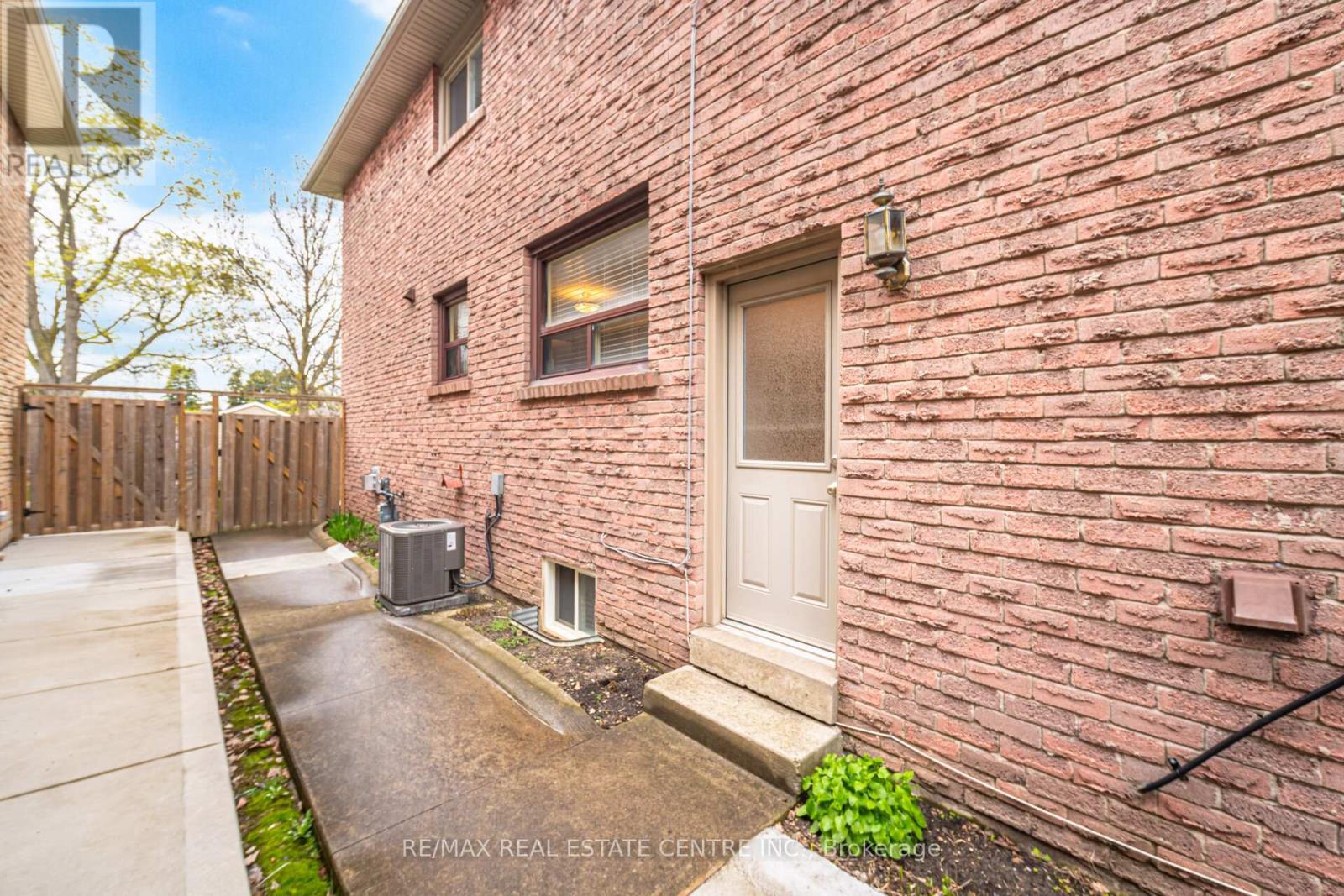 1596 Lewes Way, Mississauga, Ontario  L4W 3L2 - Photo 37 - W13063792