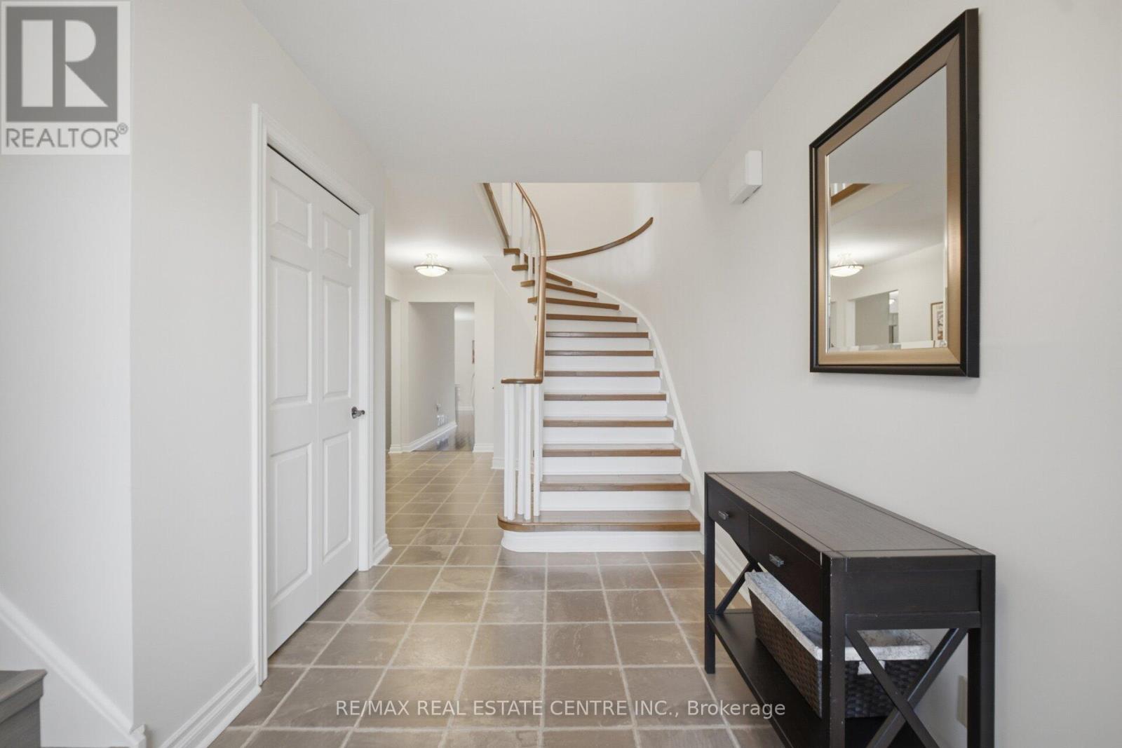 1596 Lewes Way, Mississauga, Ontario  L4W 3L2 - Photo 5 - W13063792