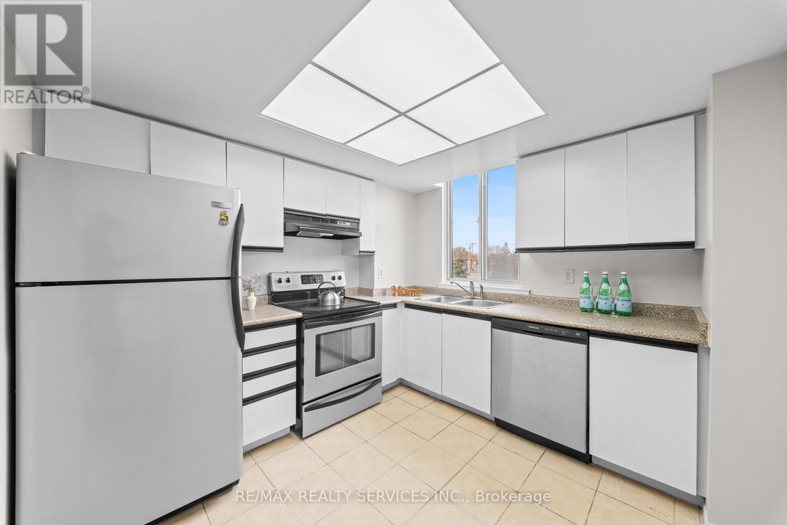 307 - 1001 Cedarglen Gate, Mississauga, Ontario  L5C 4R2 - Photo 10 - W13063794