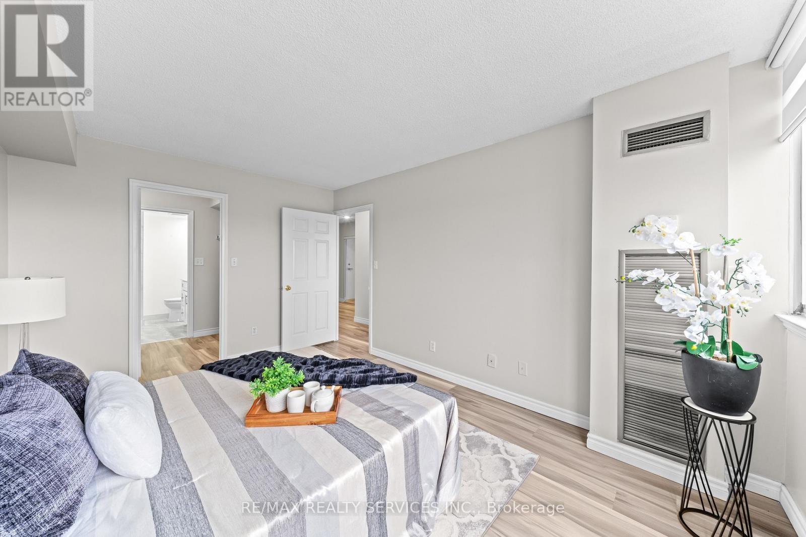 307 - 1001 Cedarglen Gate, Mississauga, Ontario  L5C 4R2 - Photo 14 - W13063794