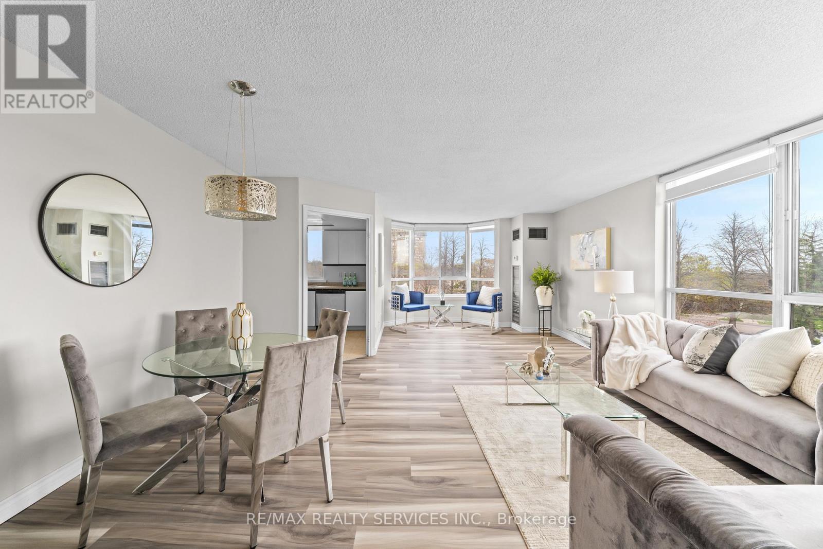 307 - 1001 Cedarglen Gate, Mississauga, Ontario  L5C 4R2 - Photo 2 - W13063794