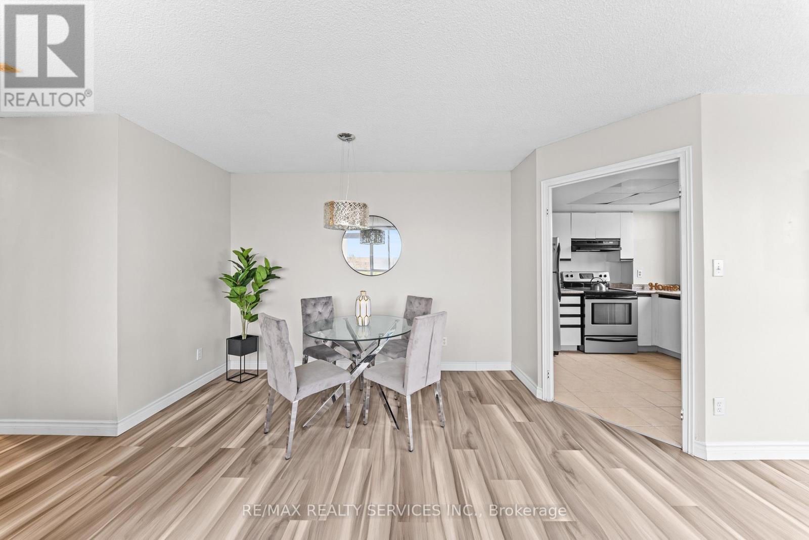 307 - 1001 Cedarglen Gate, Mississauga, Ontario  L5C 4R2 - Photo 7 - W13063794