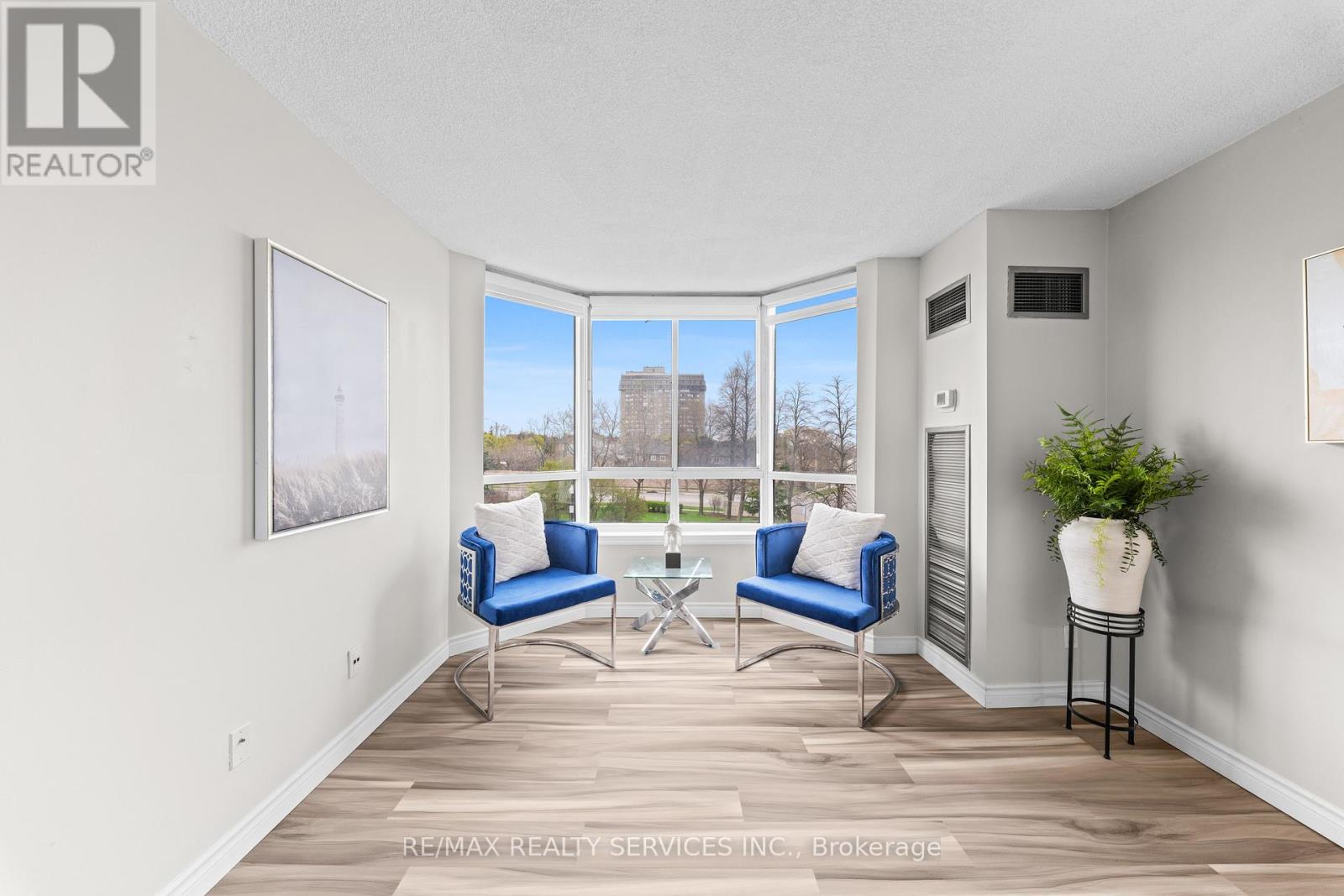 307 - 1001 Cedarglen Gate, Mississauga, Ontario  L5C 4R2 - Photo 8 - W13063794