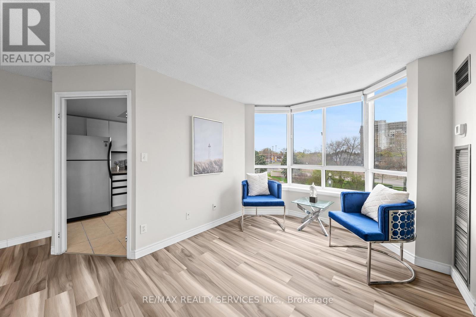 307 - 1001 Cedarglen Gate, Mississauga, Ontario  L5C 4R2 - Photo 9 - W13063794