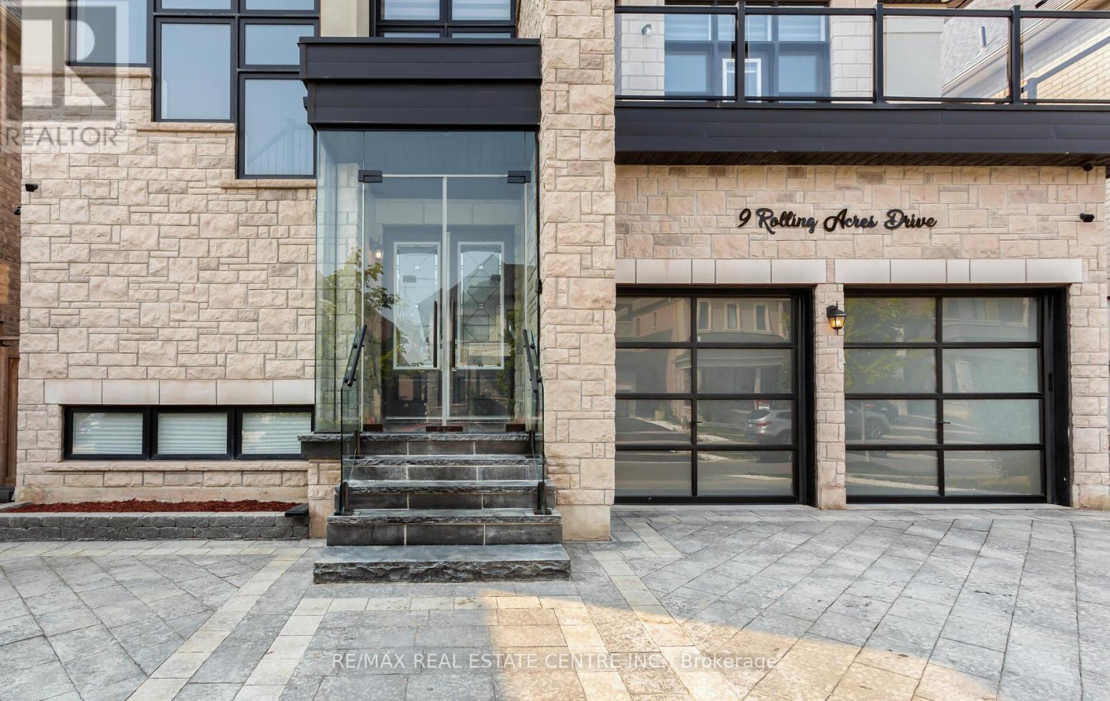 9 Rolling Acres Drive, Brampton, Ontario  L6X 5P3 - Photo 3 - W13063862