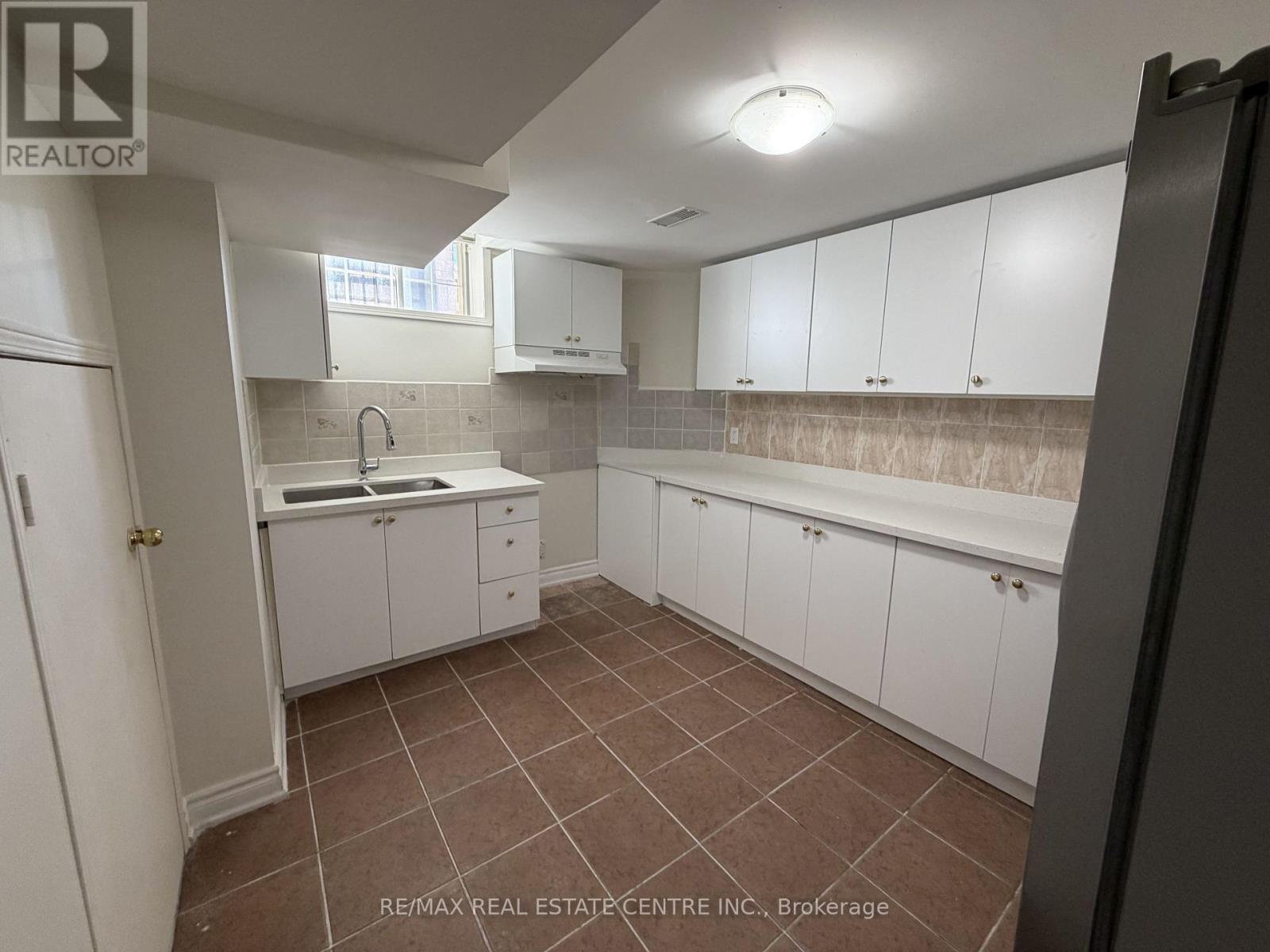 Bsmt - 10 Sheldon Drive, Ajax, Ontario  L1T 4K7 - Photo 8 - E12962190