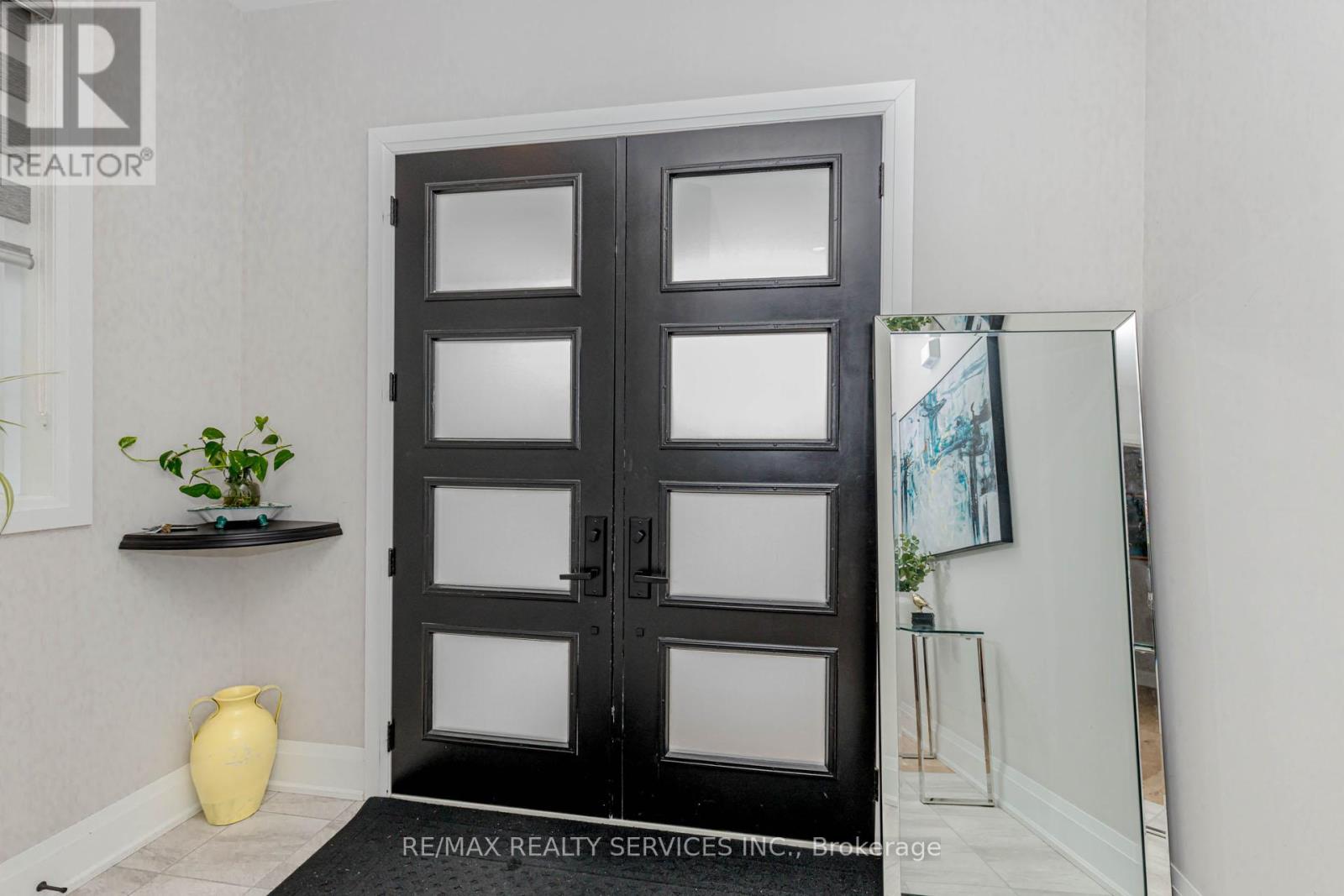 130 Pondcliffe Drive, Kitchener, Ontario  N2R 0M4 - Photo 5 - X13063652