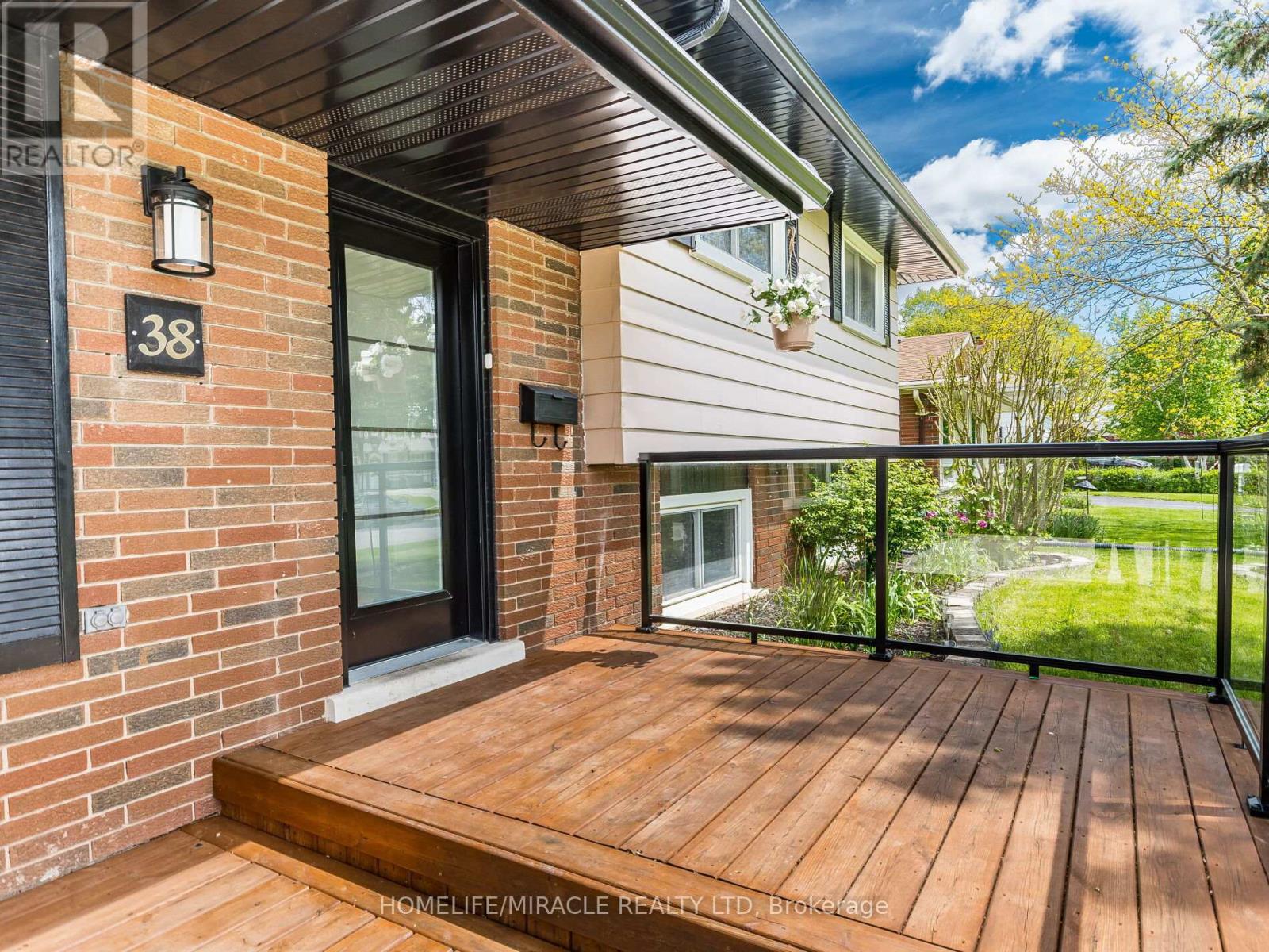 38 Martha Court, Welland, Ontario  L3C 4N2 - Photo 4 - X13063706