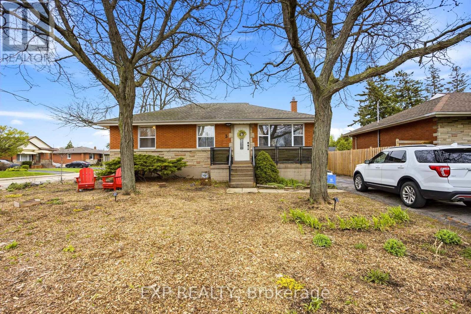 3 FAY AVENUE, Hamilton, Ontario