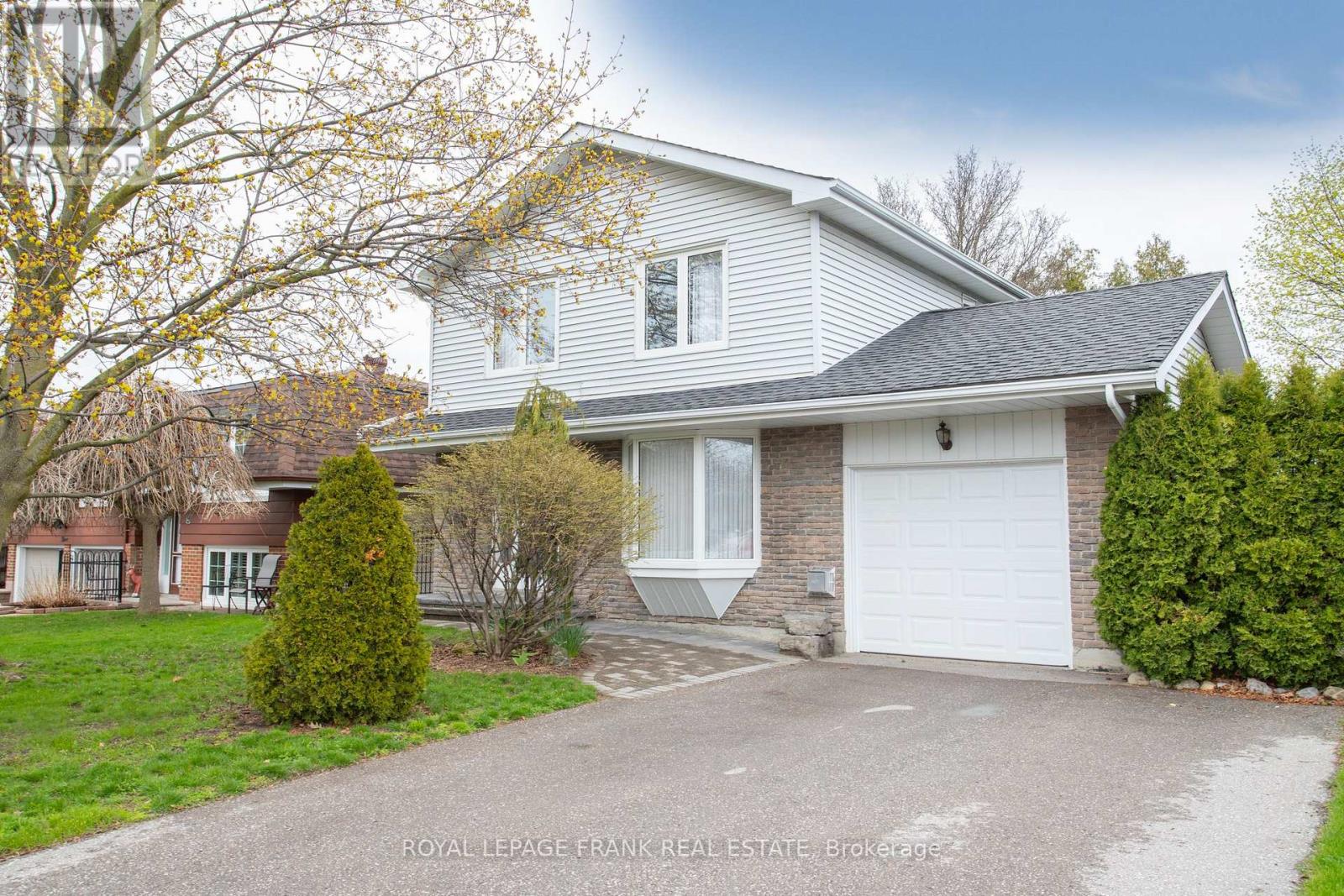 11 CARDIFF COURT, Whitby, Ontario