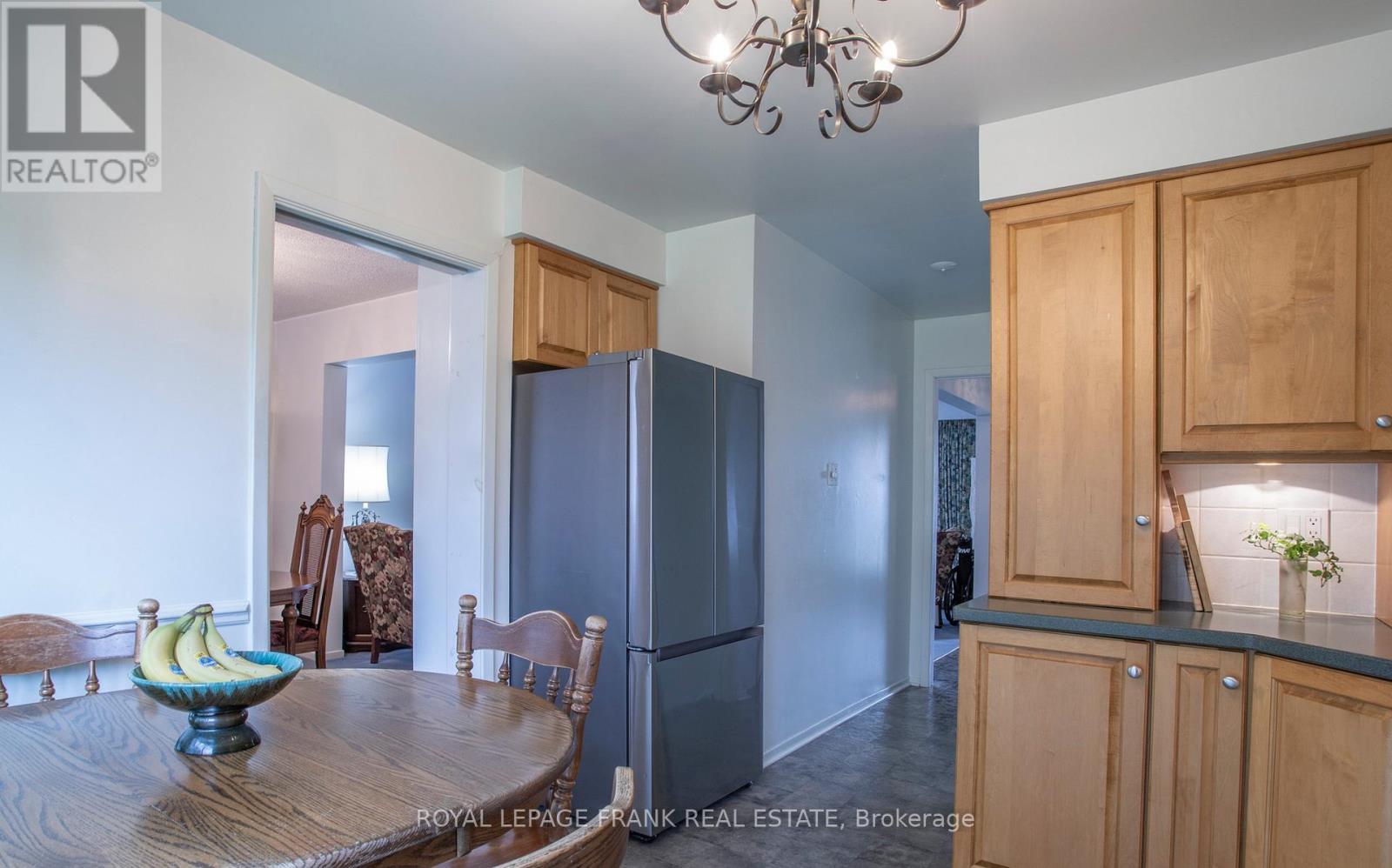 11 Cardiff Court, Whitby, Ontario  L1N 5N8 - Photo 12 - E13063932