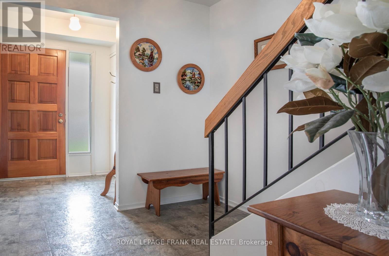 11 Cardiff Court, Whitby, Ontario  L1N 5N8 - Photo 3 - E13063932