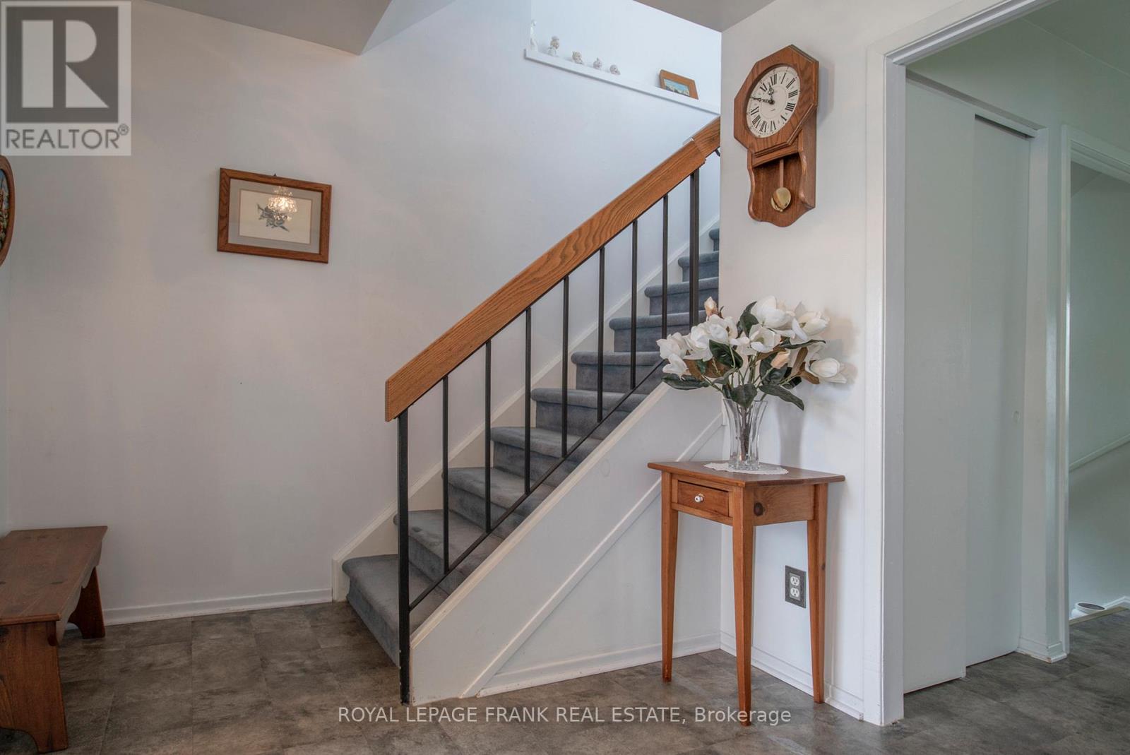 11 Cardiff Court, Whitby, Ontario  L1N 5N8 - Photo 5 - E13063932