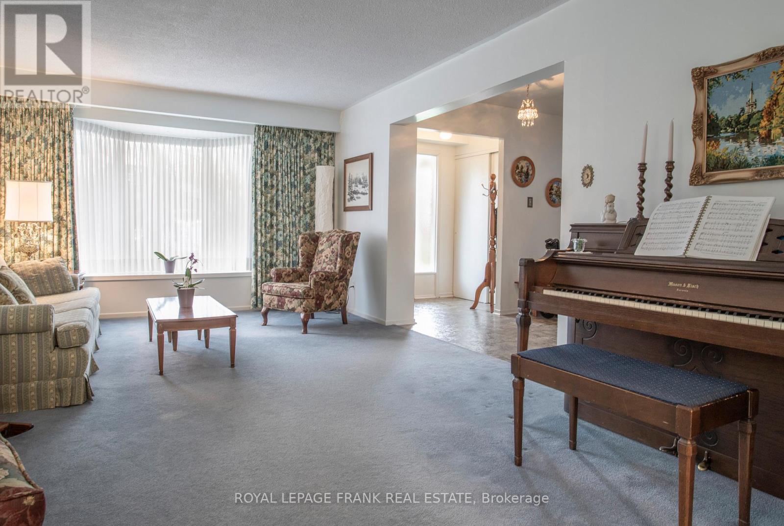 11 Cardiff Court, Whitby, Ontario  L1N 5N8 - Photo 7 - E13063932