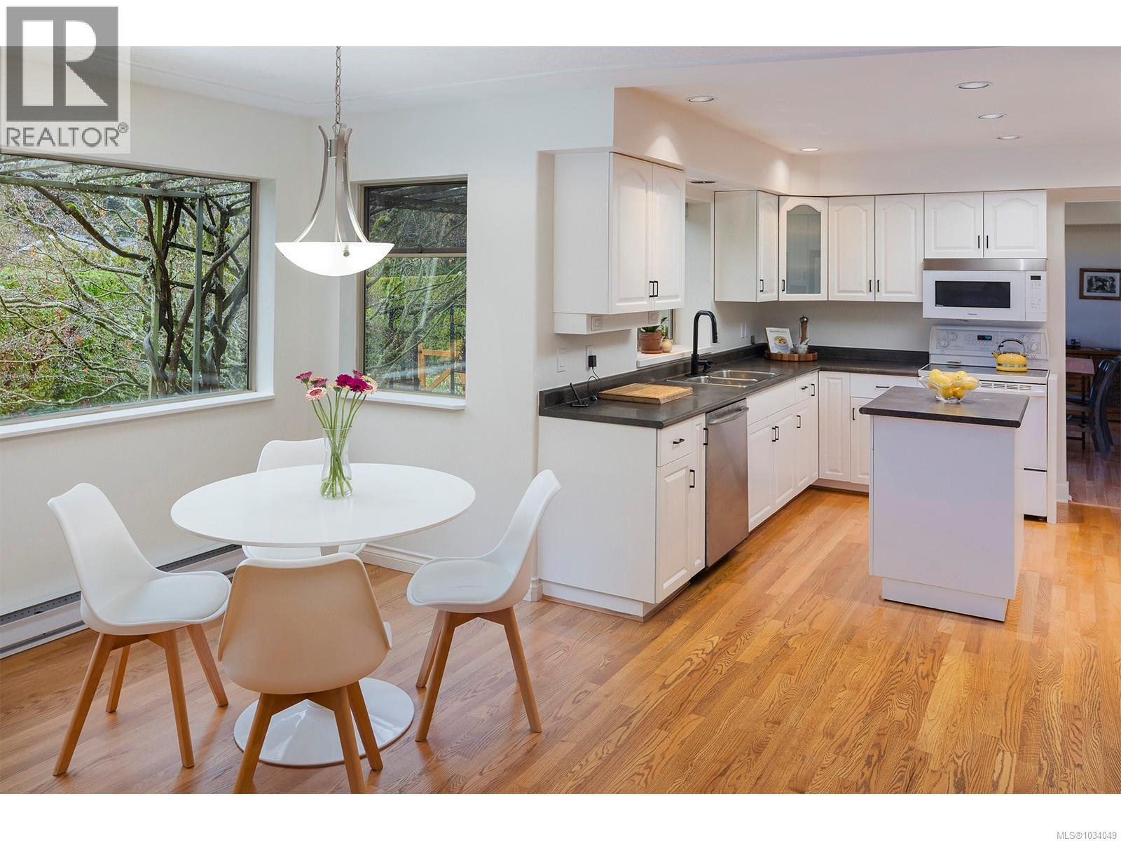 5047 Benton Crt, Saanich, British Columbia  V8Y 2Z5 - Photo 12 - 1034049