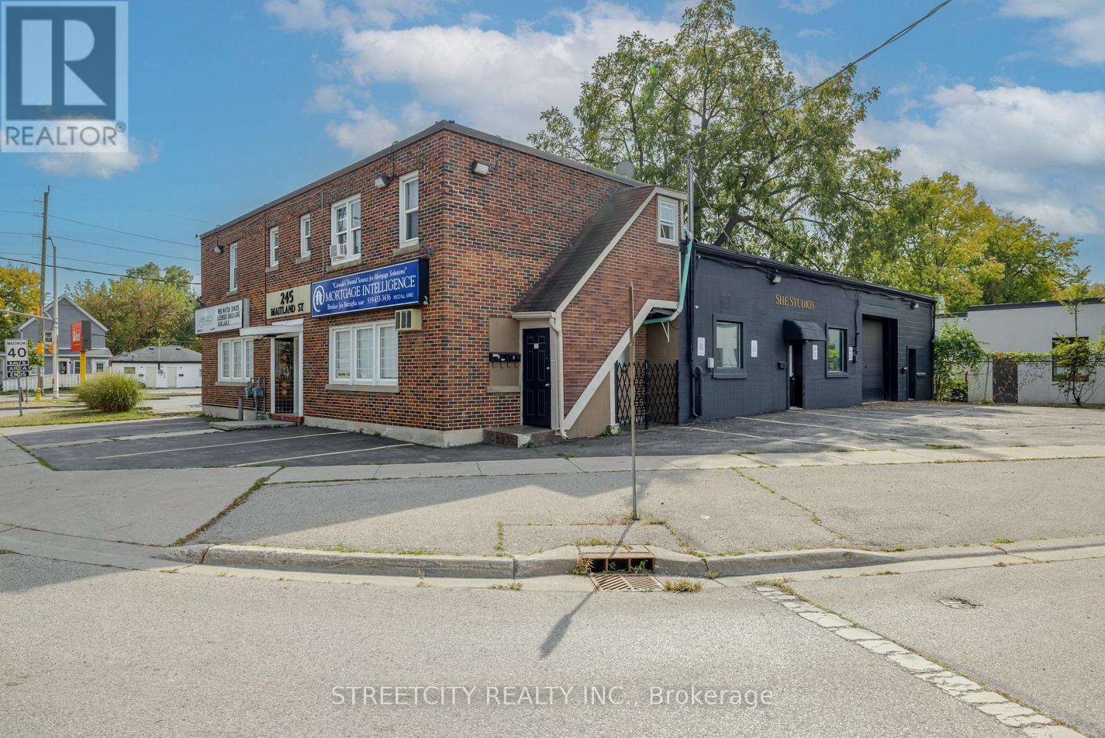 245 Maitland Street, London East, Ontario  N6B 2Y2 - Photo 1 - X13048468