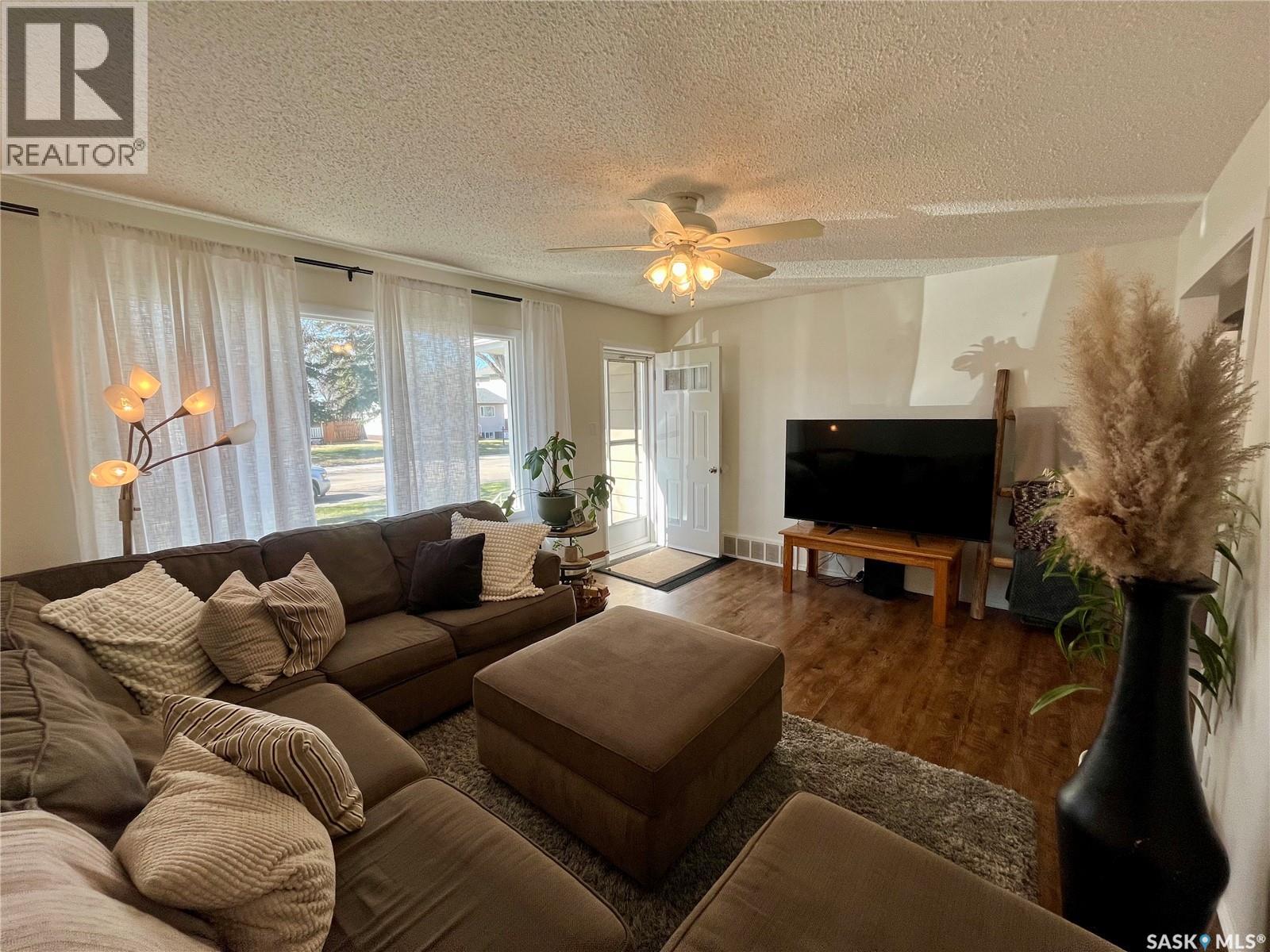 1131 Sidney Street E, Swift Current, Saskatchewan  S9H 1V1 - Photo 2 - SK034447