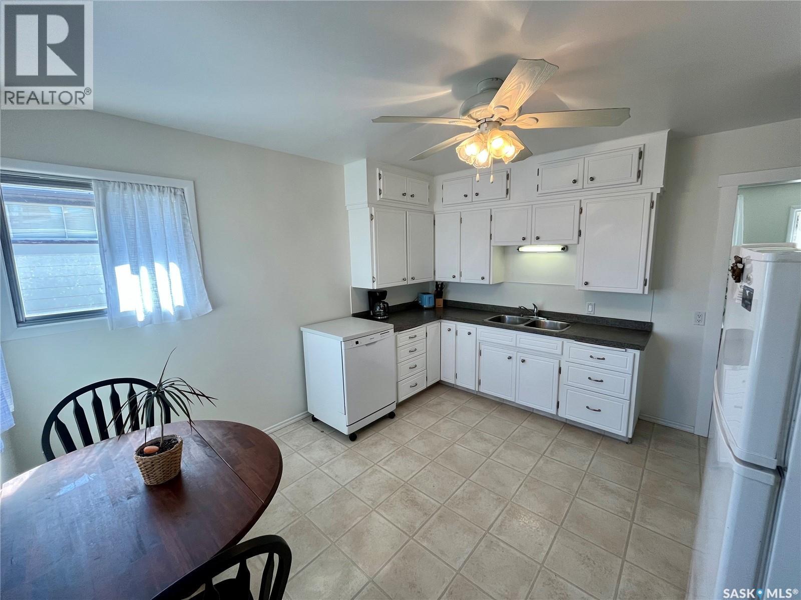1131 Sidney Street E, Swift Current, Saskatchewan  S9H 1V1 - Photo 5 - SK034447