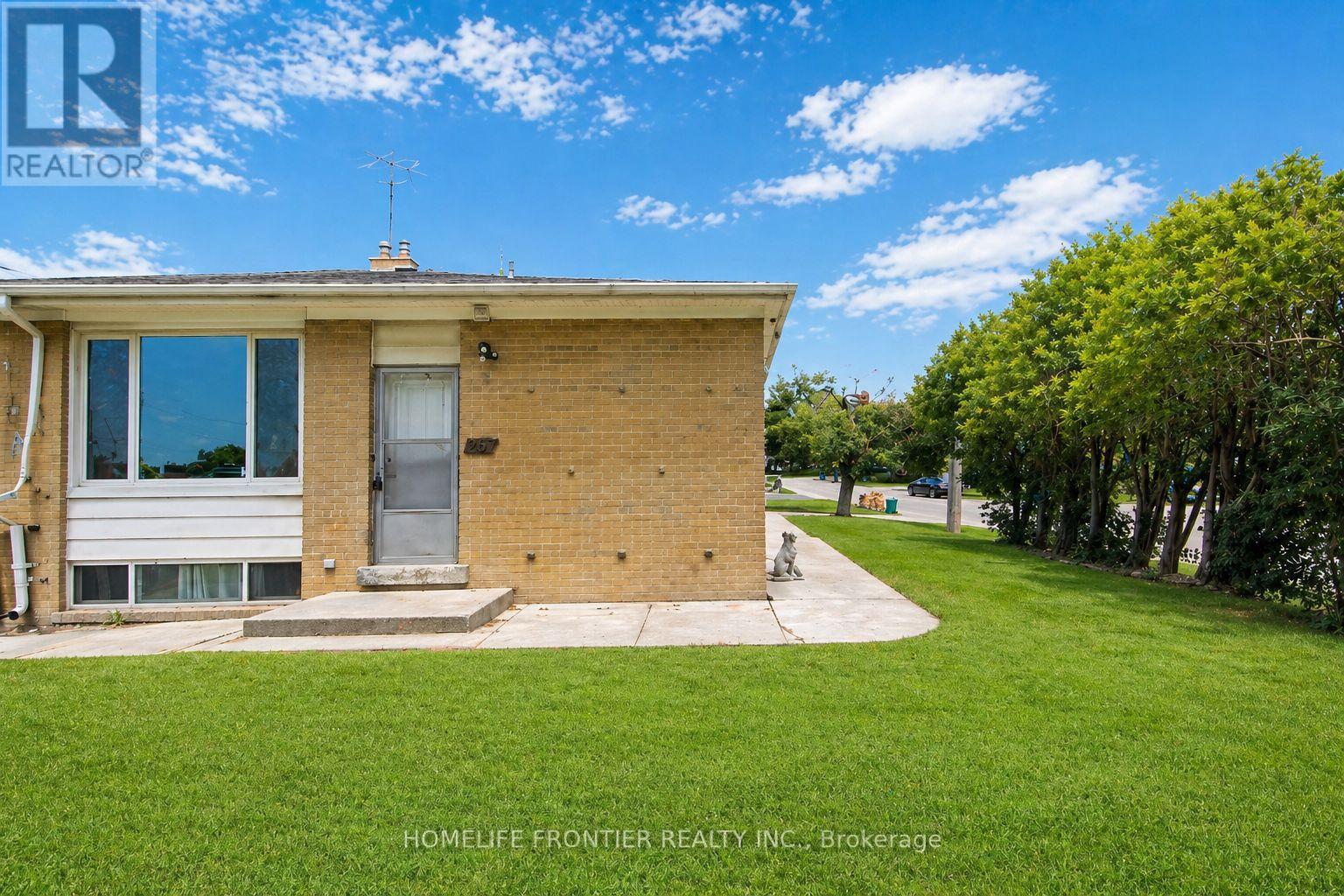 Main Floor - 261 Taylor Mills Drive, Richmond Hill, Ontario  L4C 2T8 - Photo 11 - N13059166