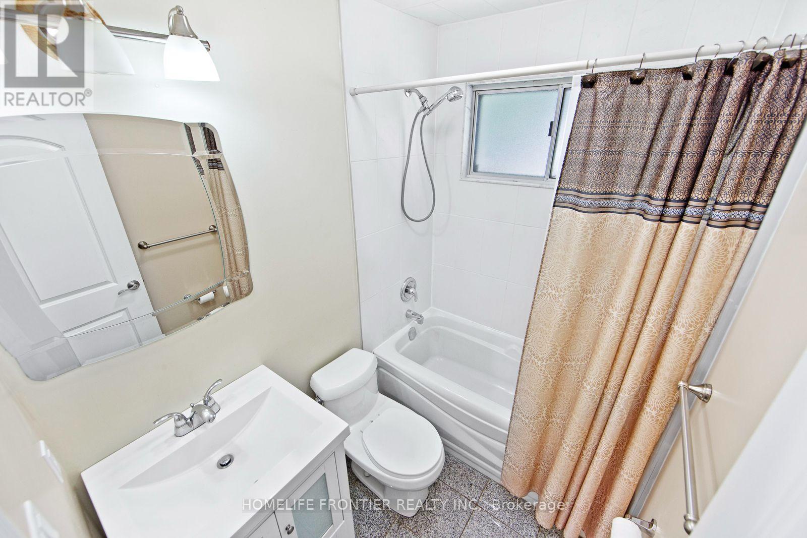 Main Floor - 261 Taylor Mills Drive, Richmond Hill, Ontario  L4C 2T8 - Photo 8 - N13059166