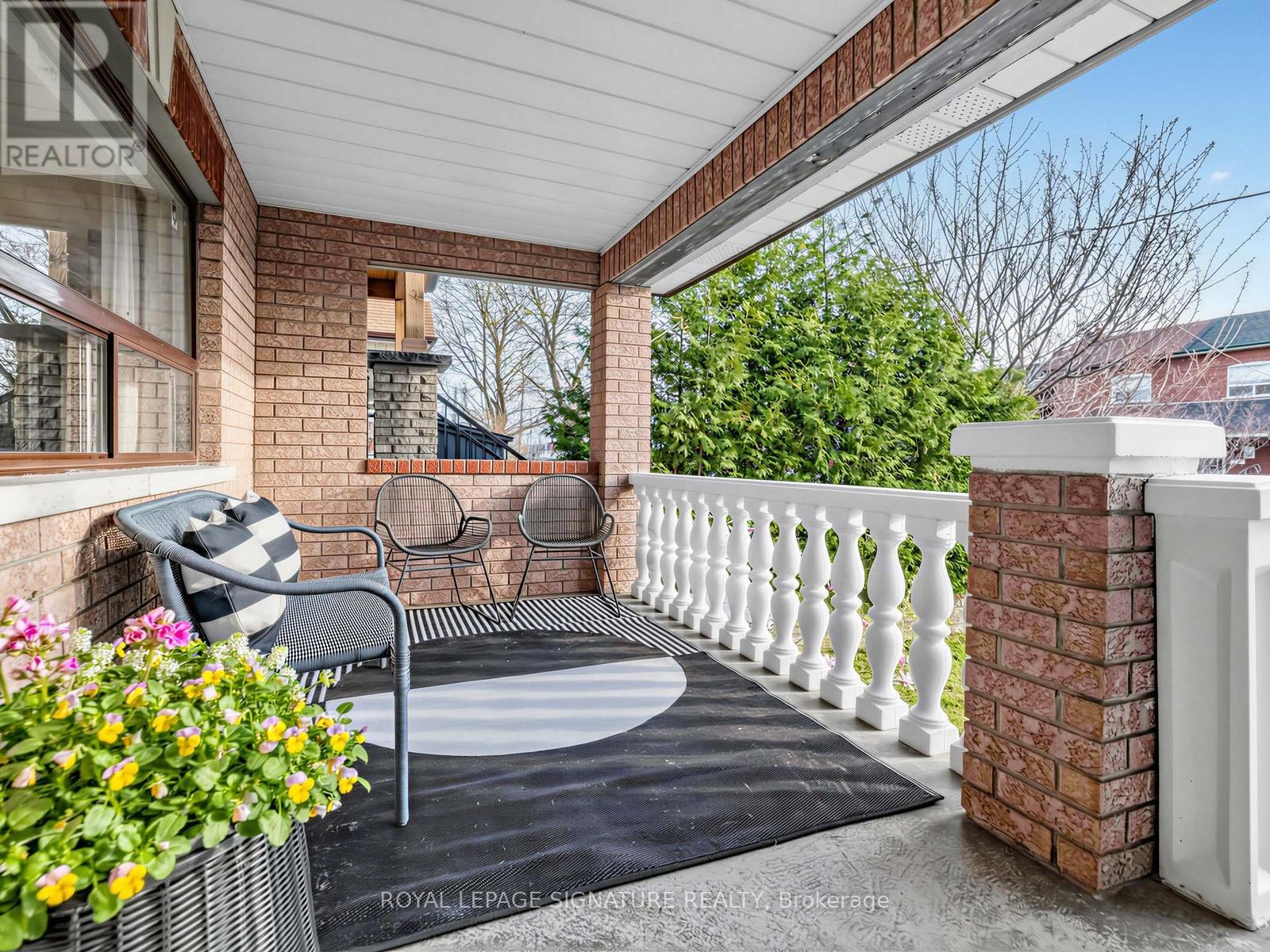 181 Gilbert Avenue, Toronto, Ontario  M6E 4W6 - Photo 4 - W13051318