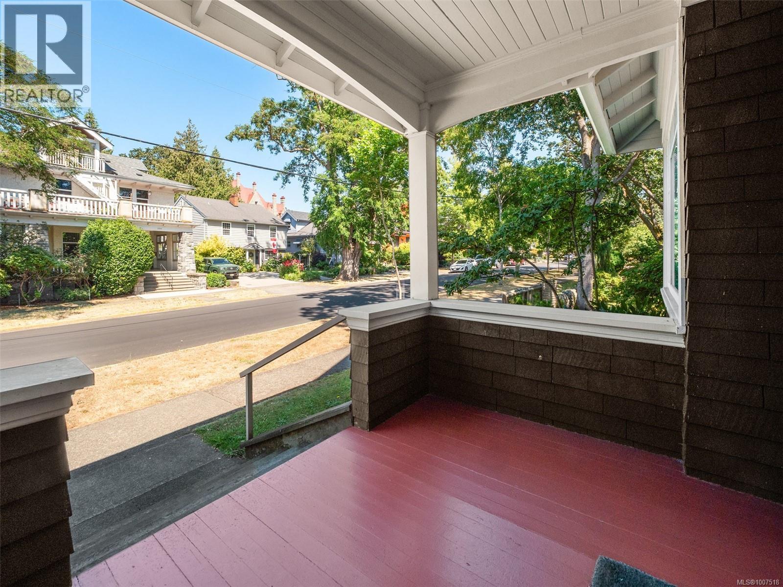 1353 Craigdarroch Rd, Victoria, British Columbia  V8S 2A6 - Photo 4 - 1007518