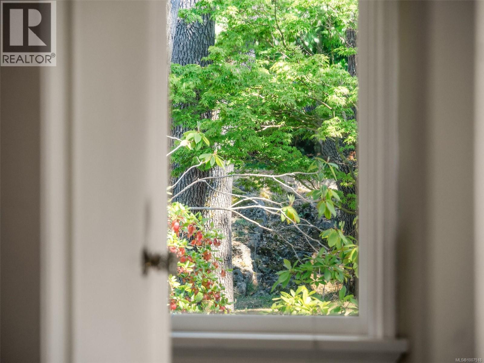 1353 Craigdarroch Rd, Victoria, British Columbia  V8S 2A6 - Photo 36 - 1007518