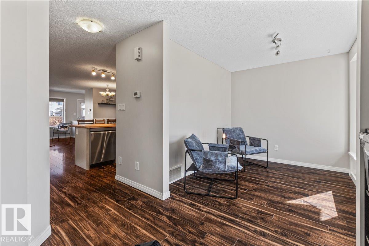 9310 Simpson Dr Nw, Edmonton, Alberta  T6R 0E4 - Photo 3 - E4484878