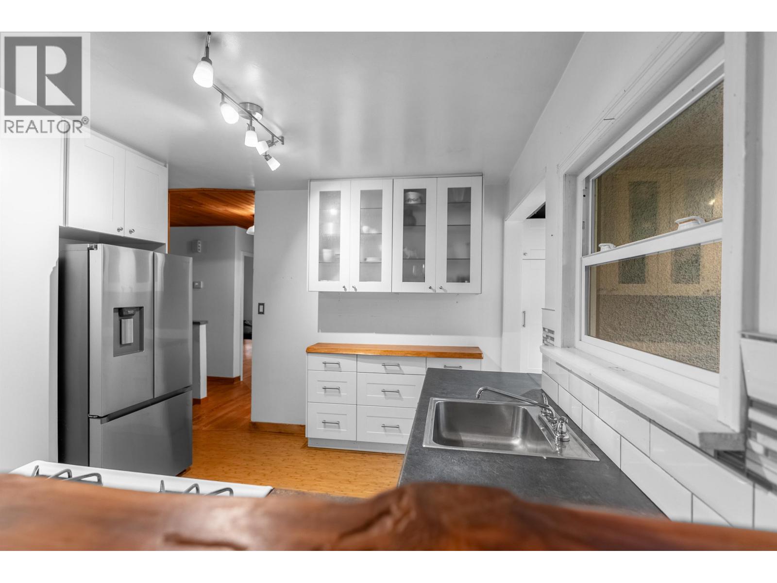 6138 Portland Street, Burnaby, British Columbia  V5J 2S2 - Photo 11 - R3117786
