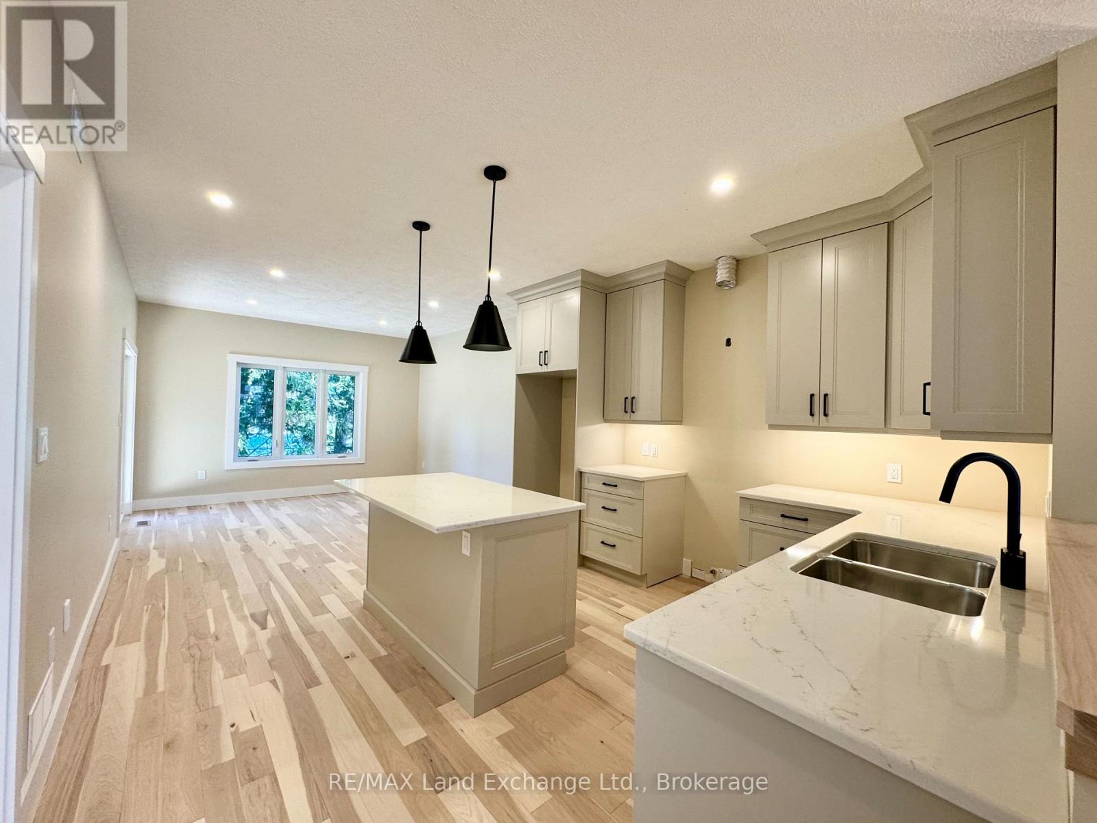 15 Nyah Court, Kincardine, Ontario  N0G 2T0 - Photo 4 - X13064004