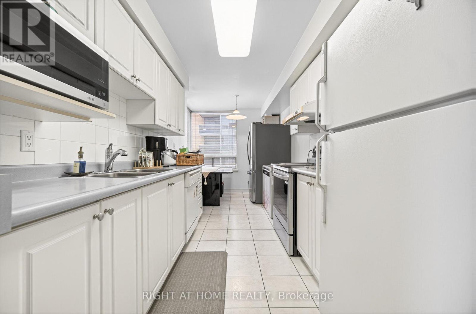 905 - 88 Grandview Way, Toronto, Ontario  M2N 6V6 - Photo 23 - C13063974