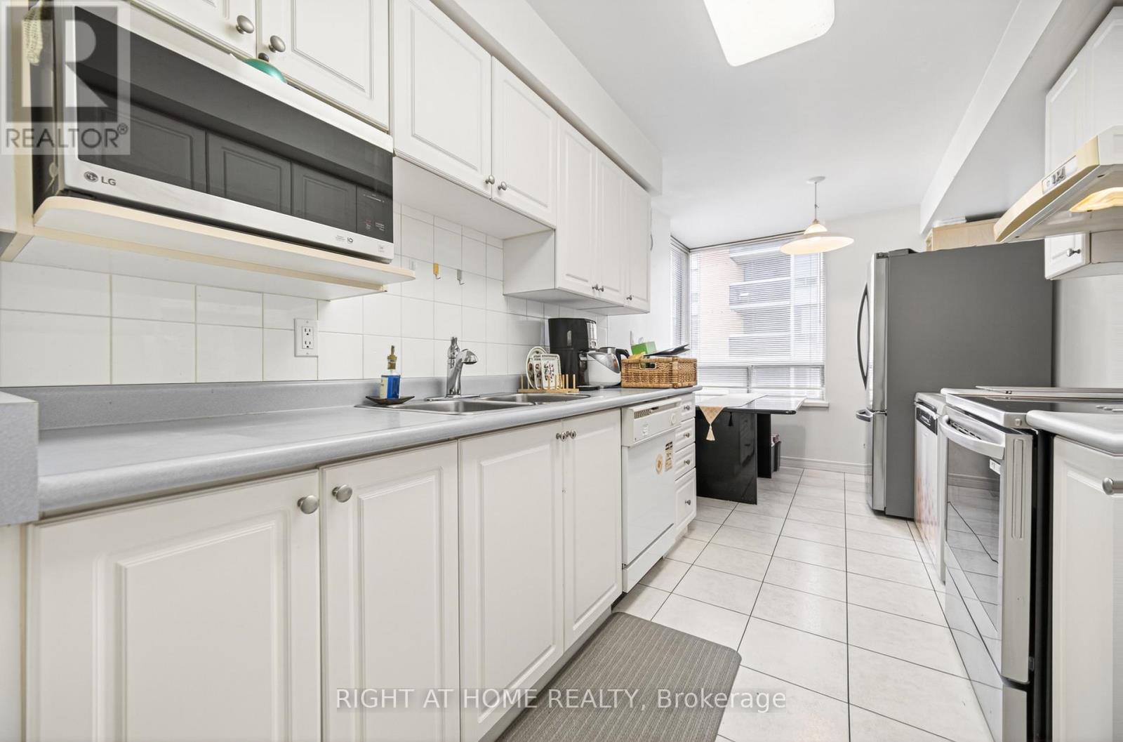 905 - 88 Grandview Way, Toronto, Ontario  M2N 6V6 - Photo 24 - C13063974