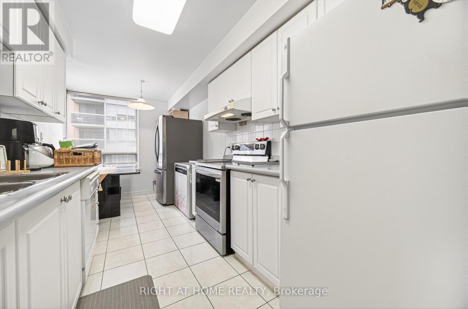 905 - 88 Grandview Way, Toronto, Ontario  M2N 6V6 - Photo 25 - C13063974