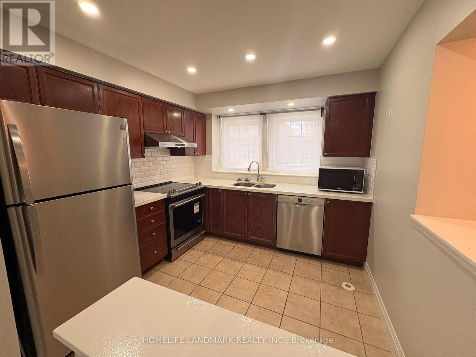 26 - 50 Strathaven Drive, Mississauga, Ontario  L5R 4E7 - Photo 3 - W12949242