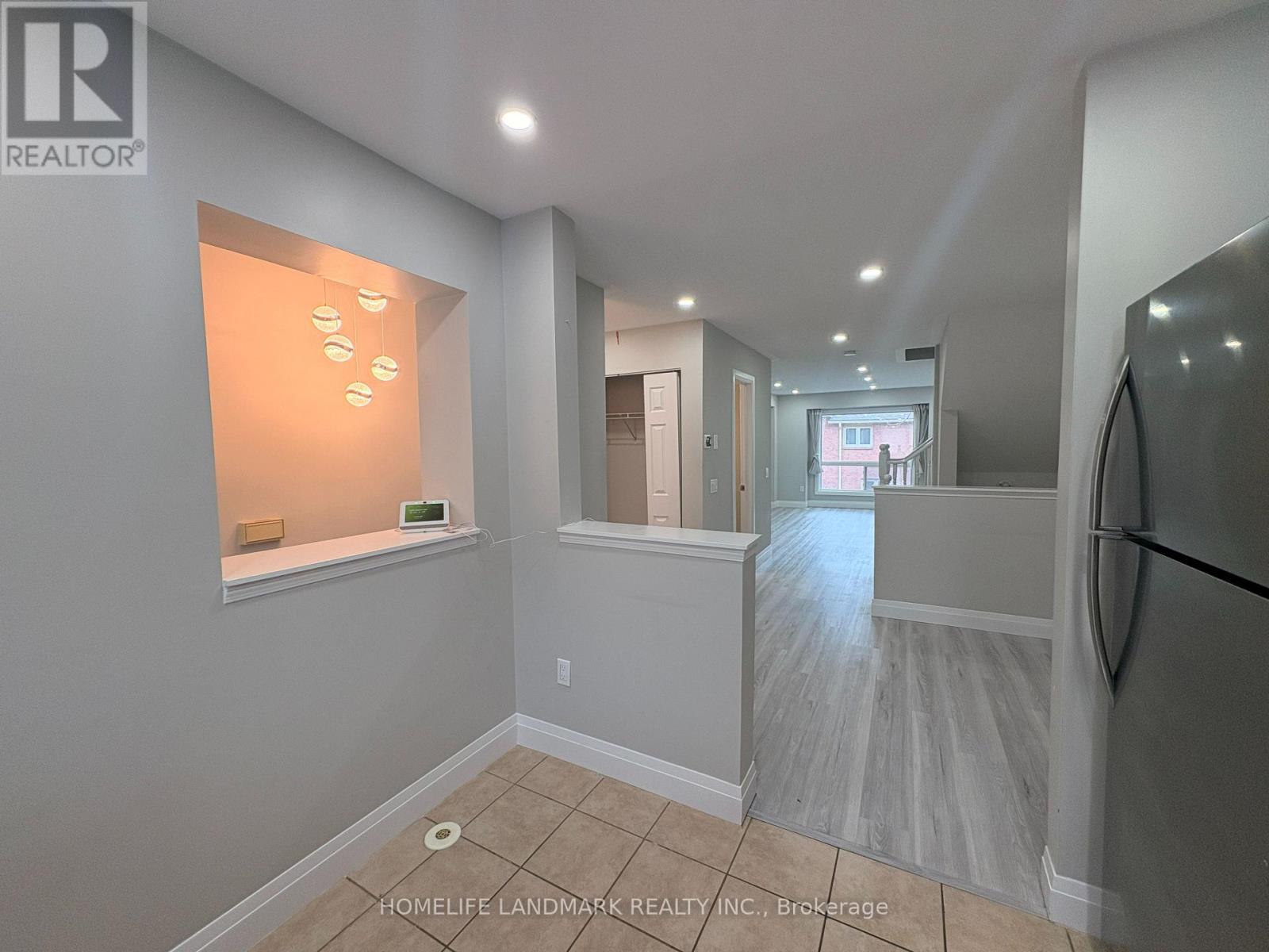 26 - 50 Strathaven Drive, Mississauga, Ontario  L5R 4E7 - Photo 4 - W12949242