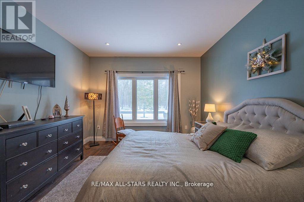 316 1/2 Riverside Drive, Kawartha Lakes, Ontario  K0M 1A0 - Photo 22 - X12881410