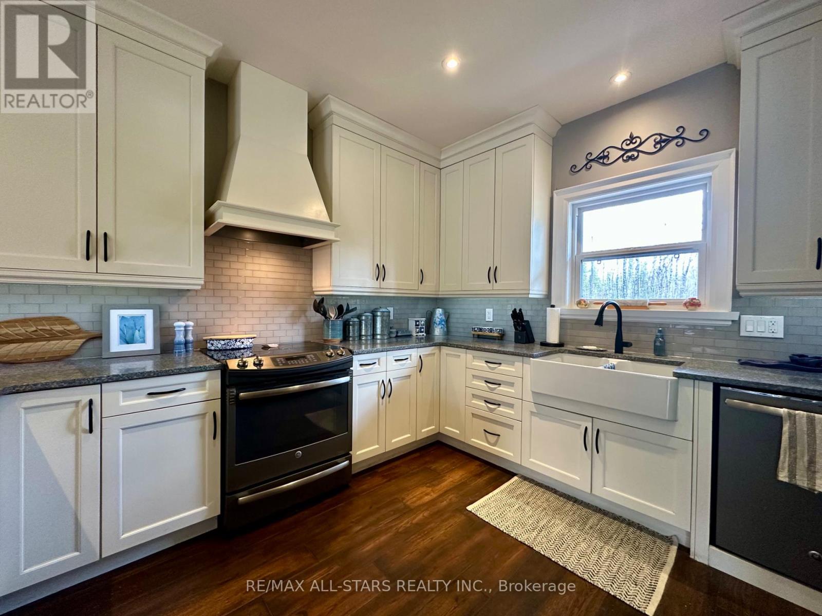 316 1/2 Riverside Drive, Kawartha Lakes, Ontario  K0M 1A0 - Photo 12 - X12881410