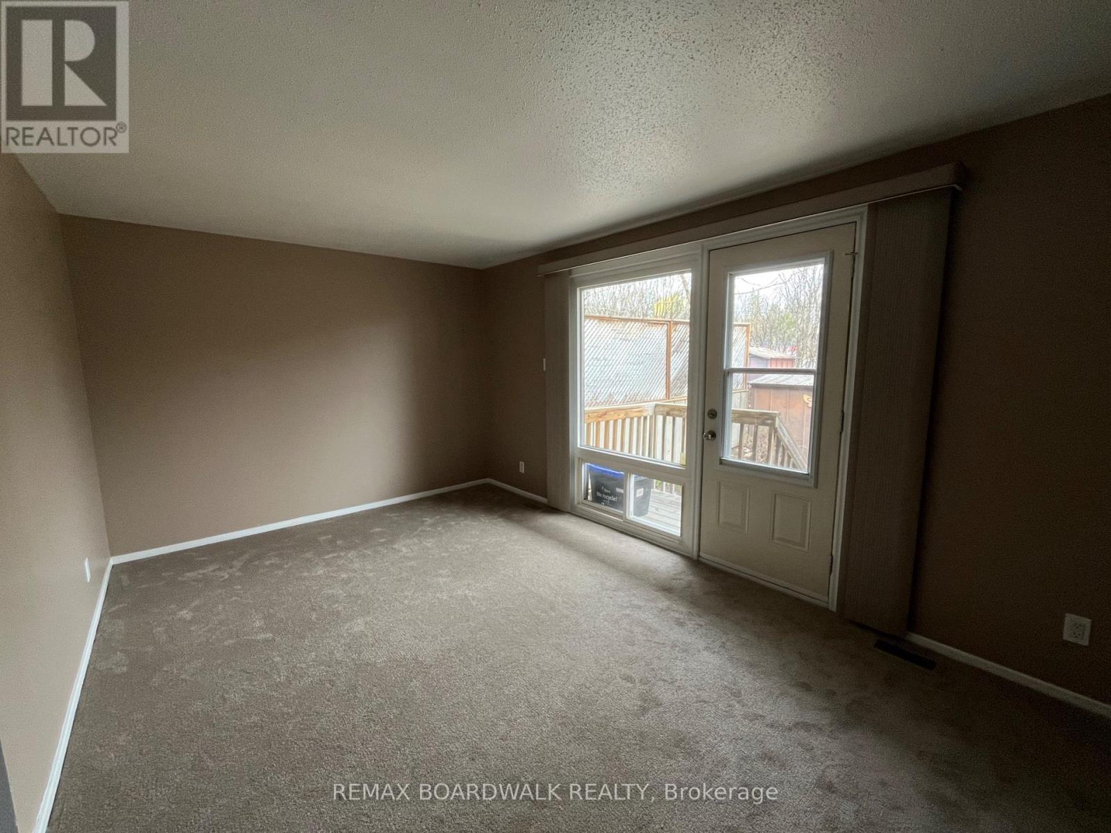 53j Sumac Street, Ottawa, Ontario  K1J 7T7 - Photo 4 - X12993232