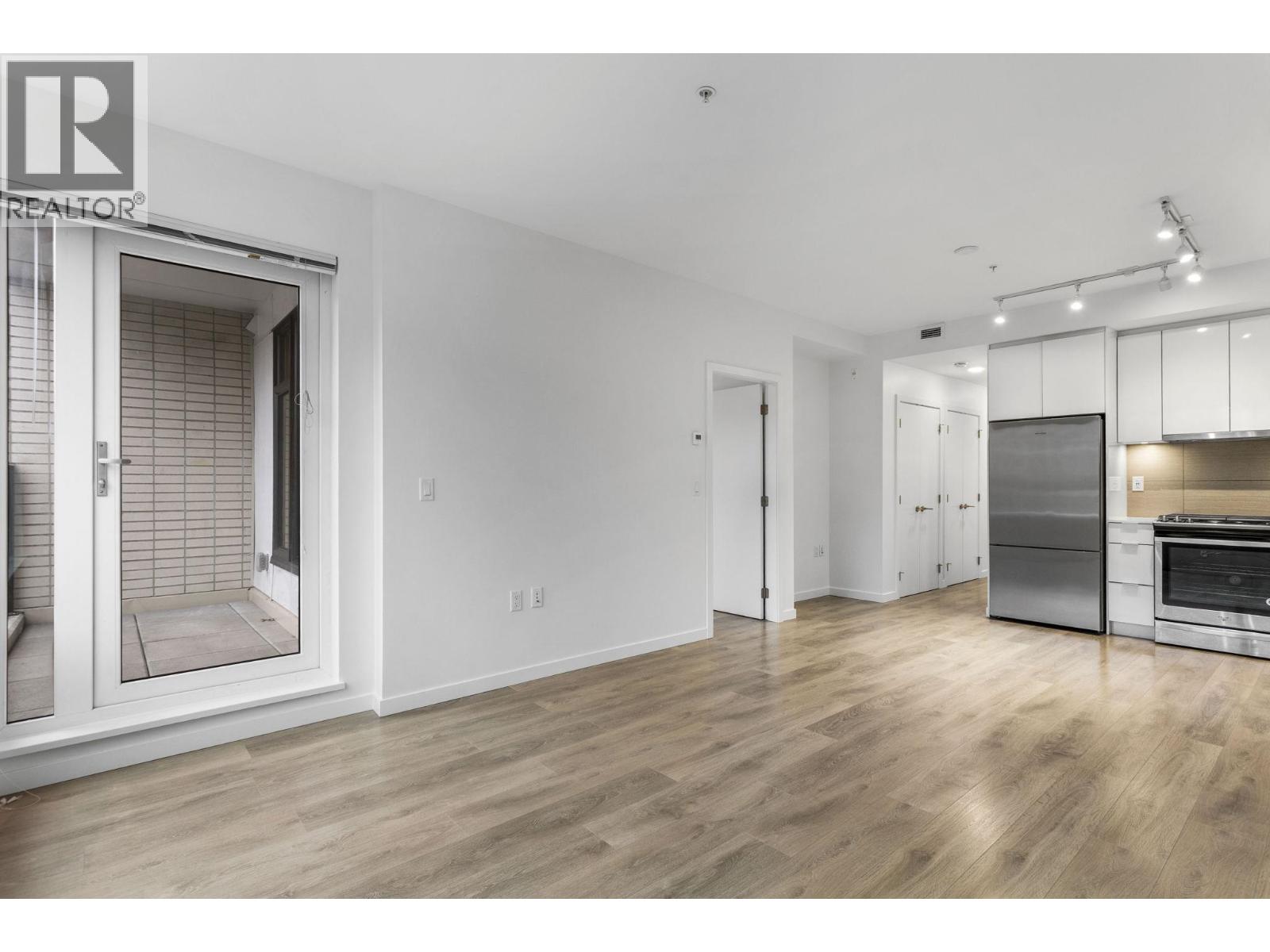 201 725 Marine Drive, North Vancouver, British Columbia  V7M 0G2 - Photo 7 - R3117225